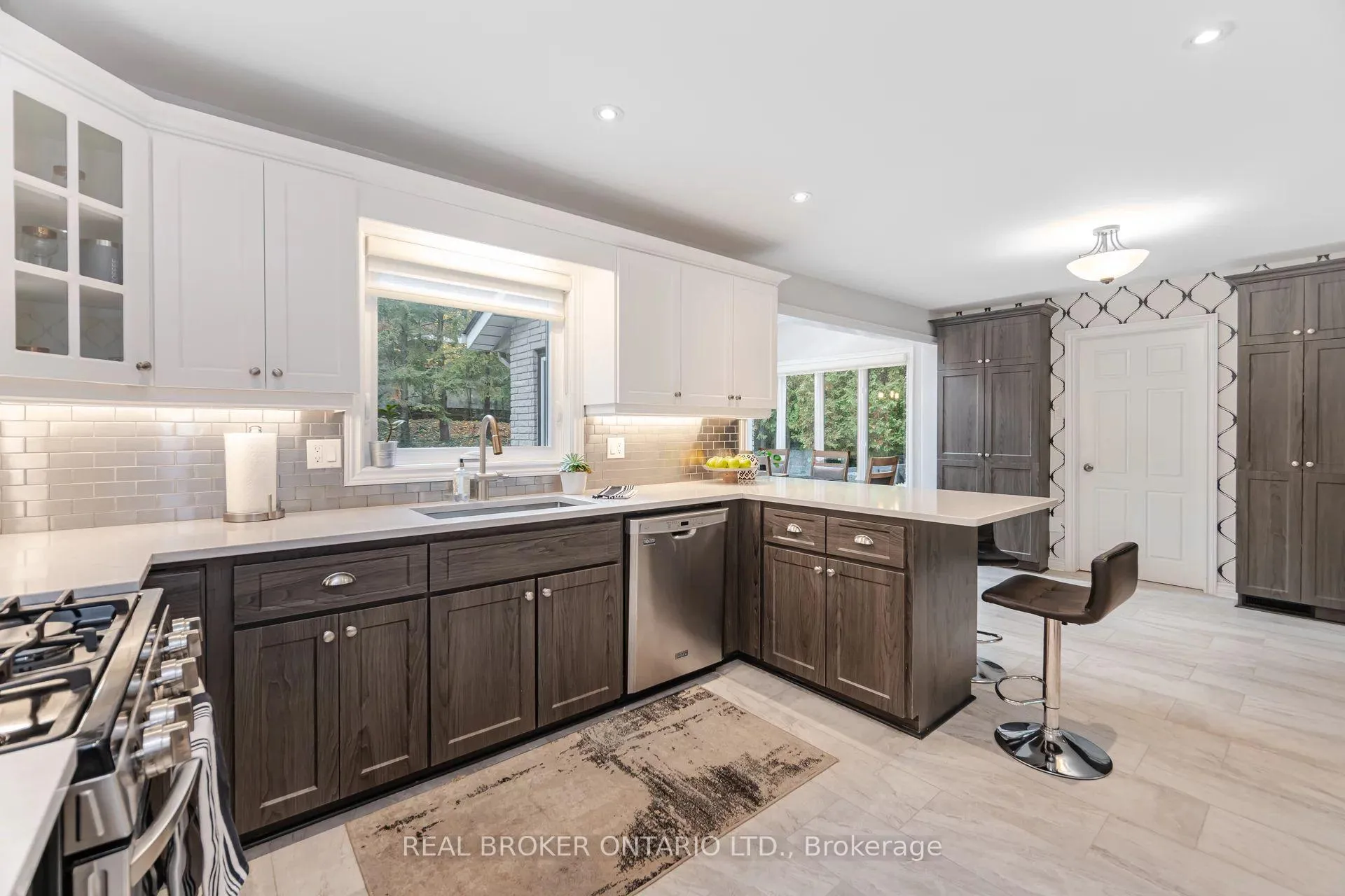 Photo 13 of 168 Lovers Lane, Hamilton, Ancaster — HOMEH