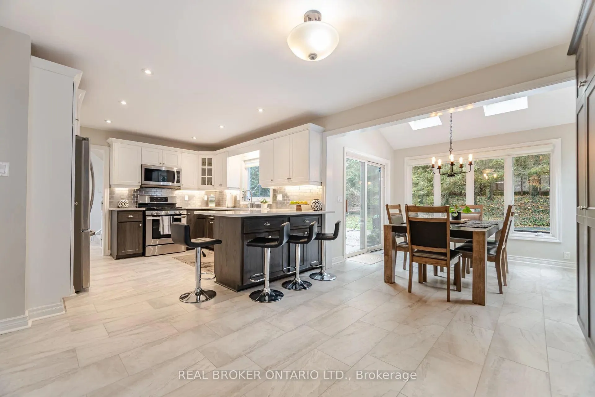 Photo 18 of 168 Lovers Lane, Hamilton, Ancaster — HOMEH