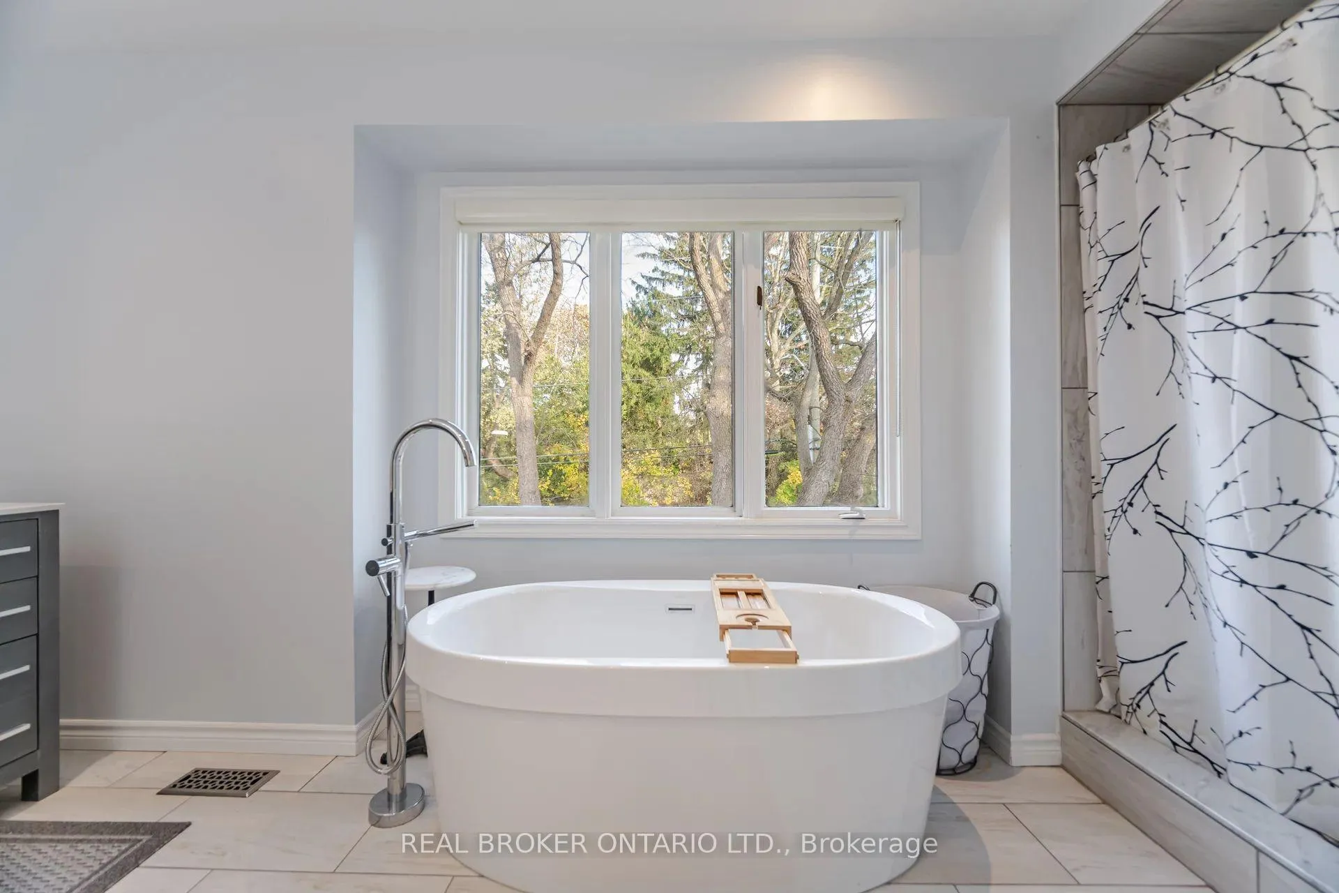 Photo 31 of 168 Lovers Lane, Hamilton, Ancaster — HOMEH