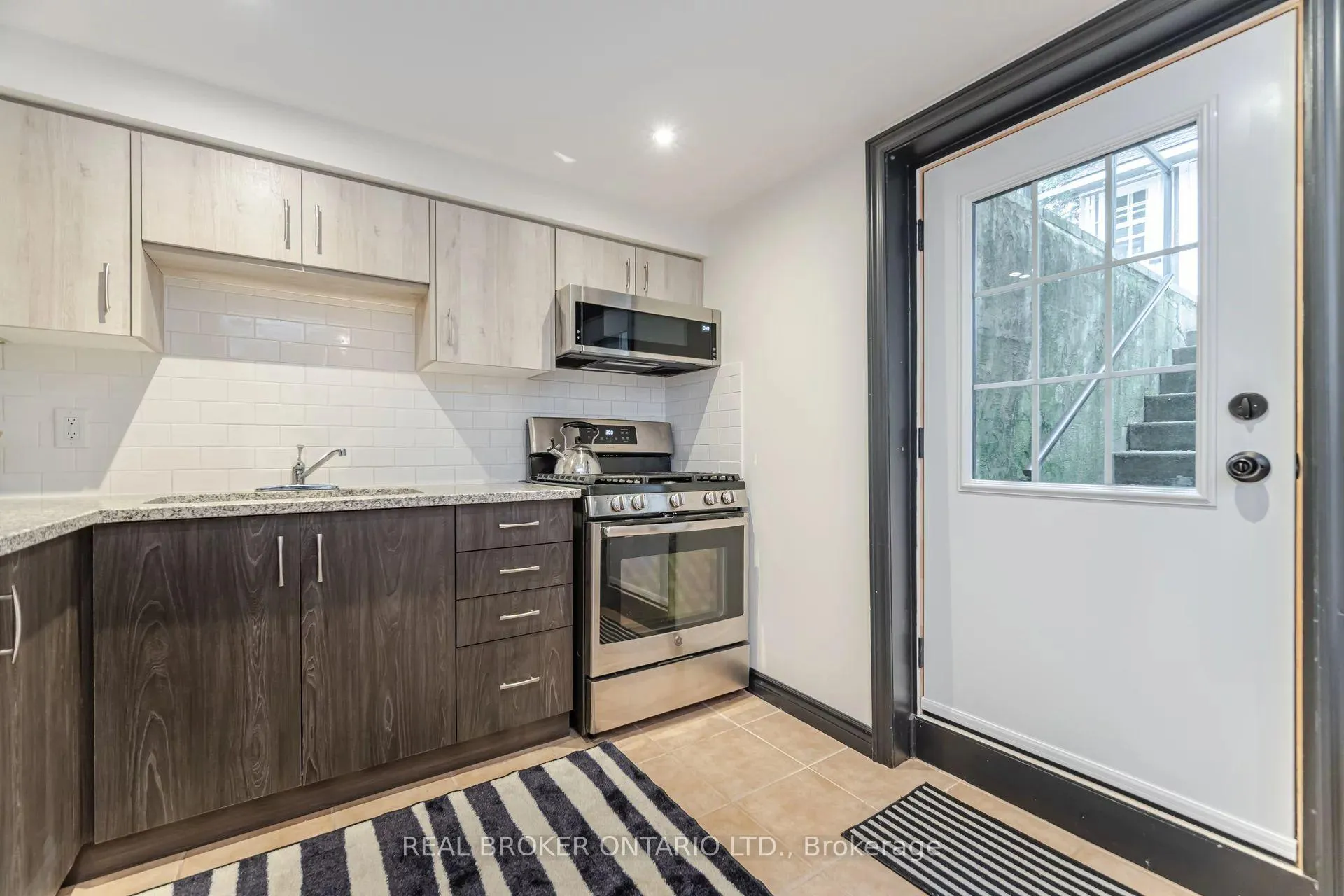Photo 42 of 168 Lovers Lane, Hamilton, Ancaster — HOMEH