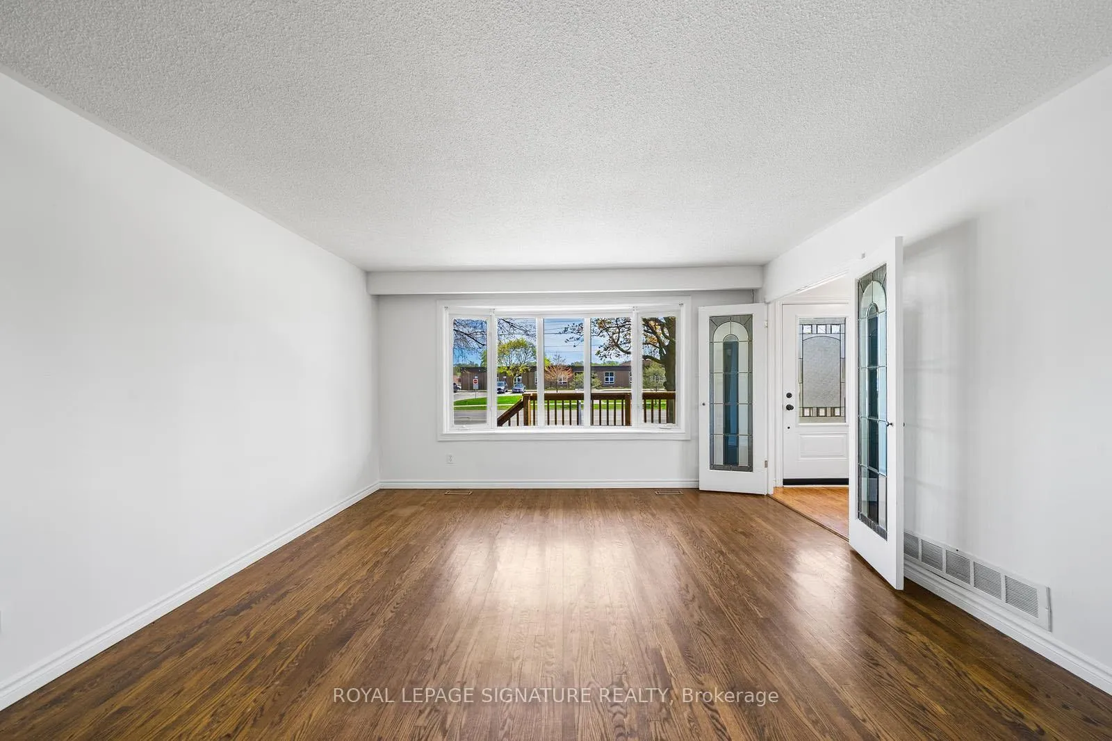 Photo 2 of Unit Upper, 232 Harmony Road N, Oshawa, Eastdale — HOMEH
