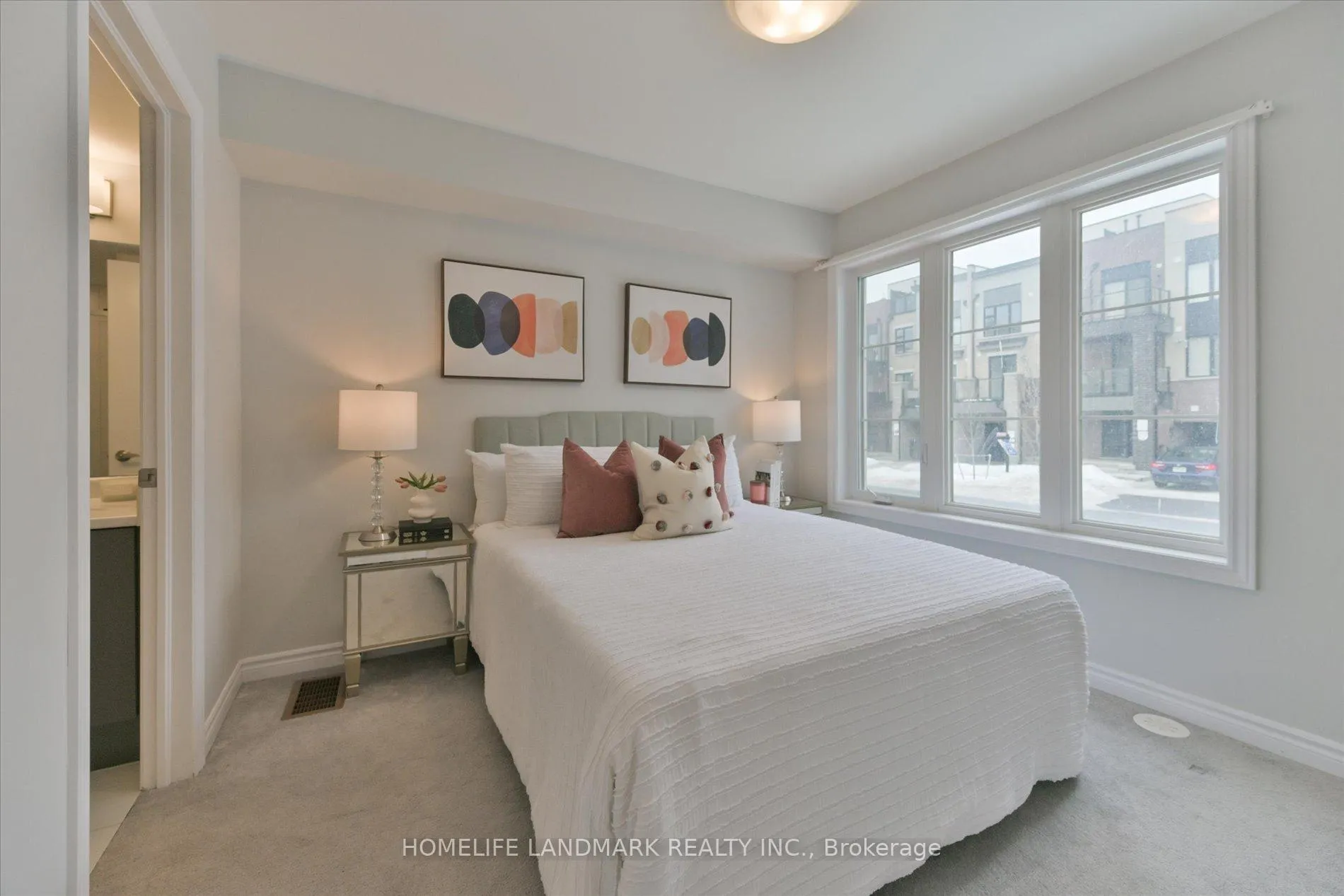 Photo 5 of 25 William Shearn Crescent, Markham, Unionville — HOMEH