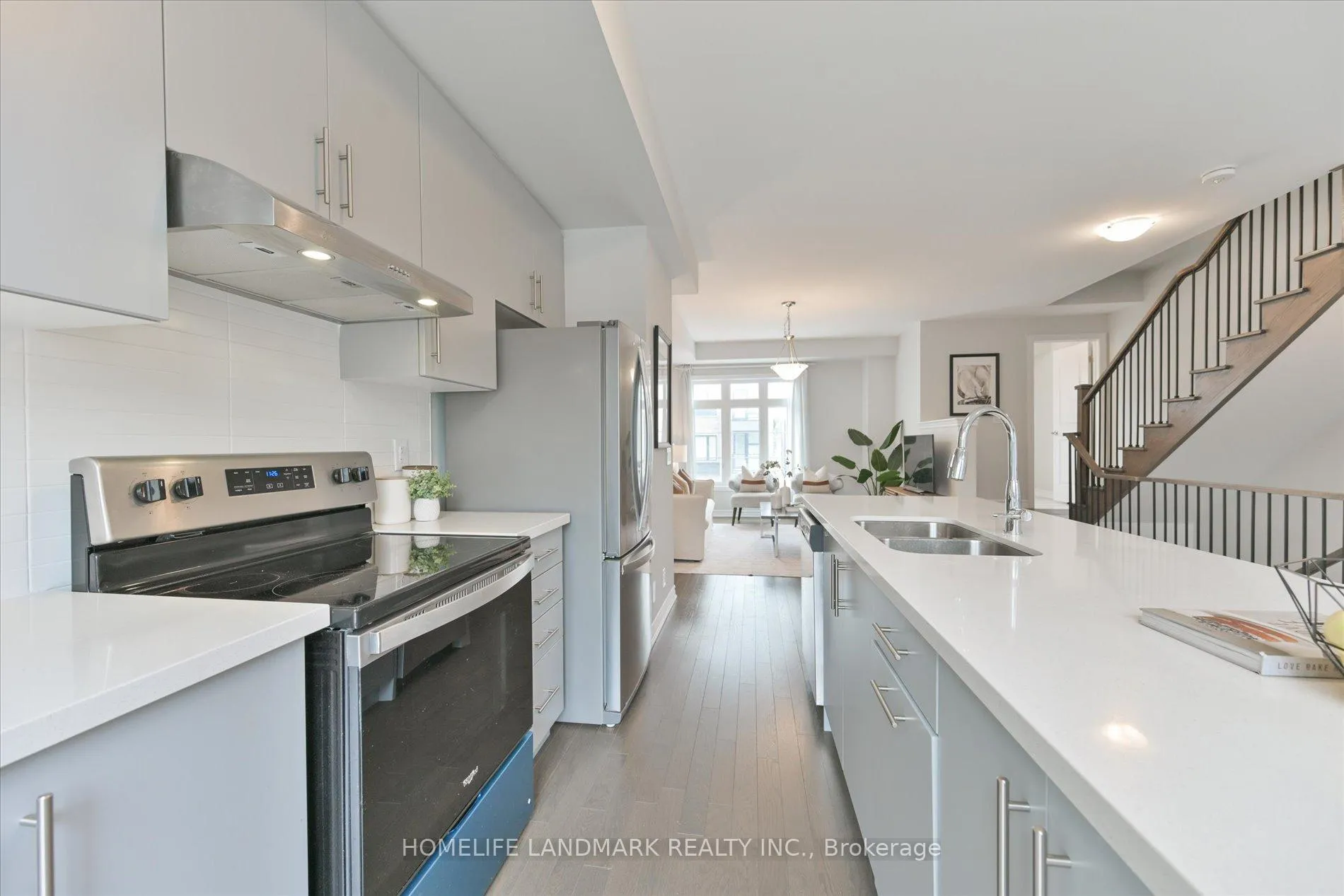 Photo 12 of 25 William Shearn Crescent, Markham, Unionville — HOMEH