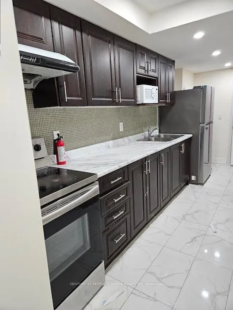 Photo 8 of 49 Dawes Road E, Brampton, Credit Valley — HOMEH
