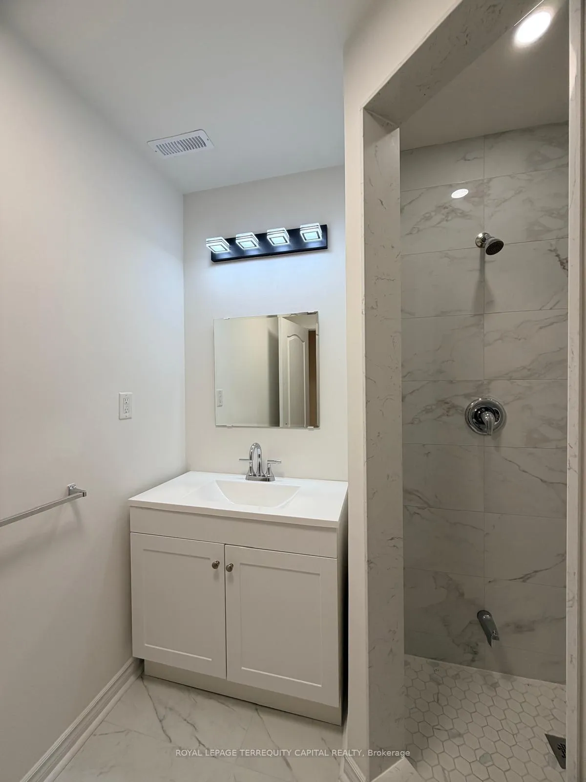Photo 9 of Unit Lower, 18 Monique Crescent, Barrie, East Bayfield — HOMEH