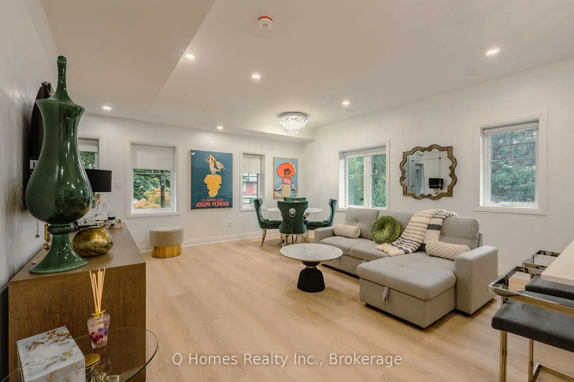 Photo 2 of Unit 6, 58 Mcnairn Avenue, Toronto, Bedford Park-Nortown — HOMEH