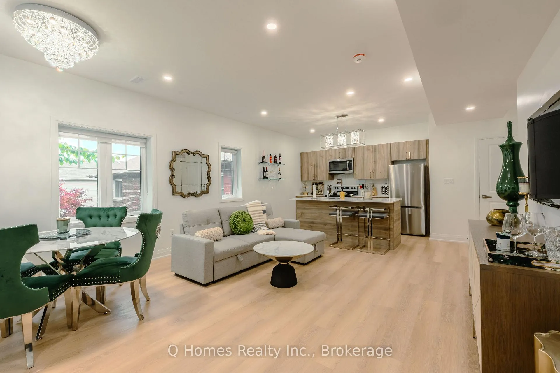 Photo 3 of Unit 6, 58 Mcnairn Avenue, Toronto, Bedford Park-Nortown — HOMEH