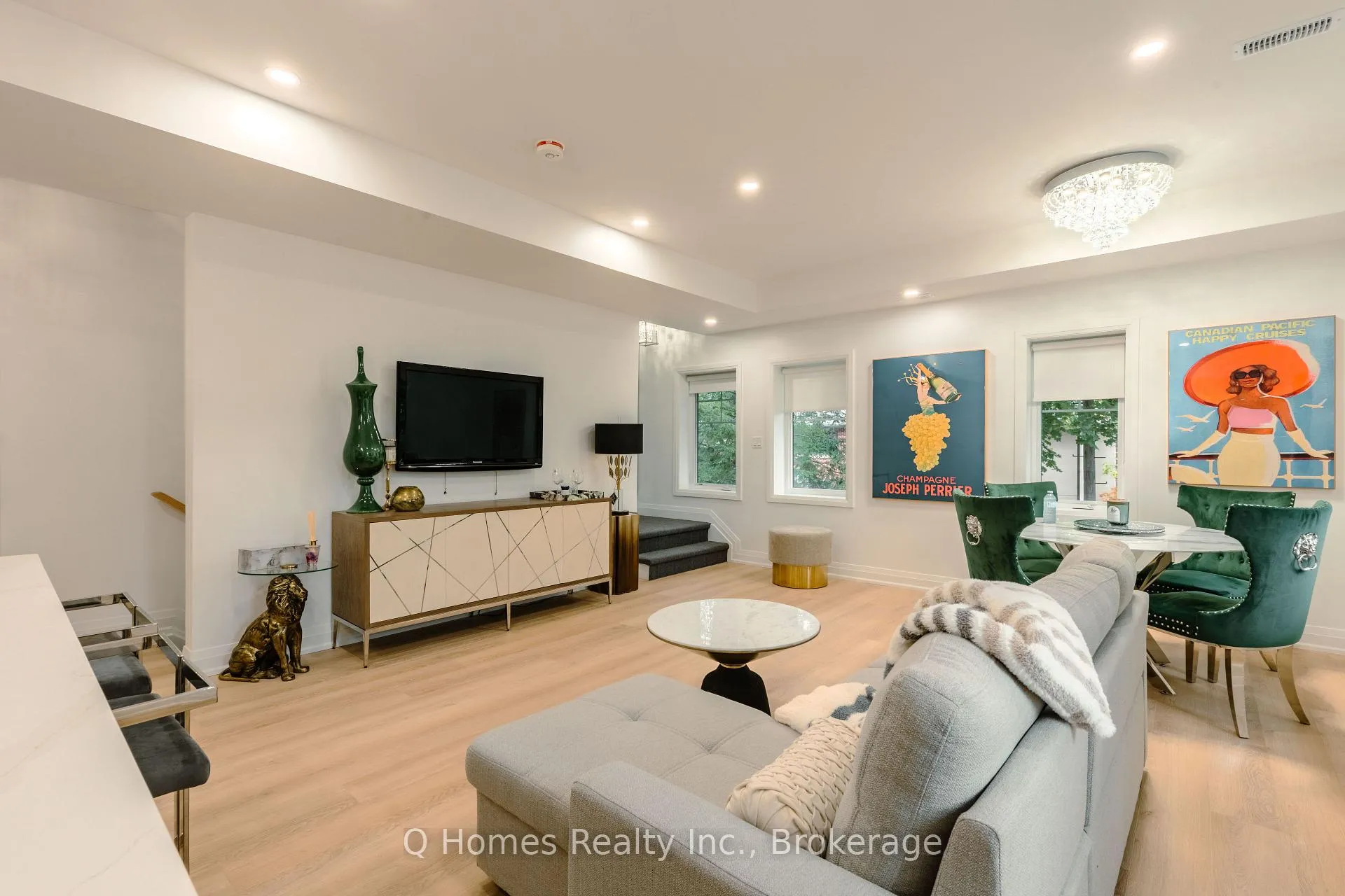 Photo 5 of Unit 6, 58 Mcnairn Avenue, Toronto, Bedford Park-Nortown — HOMEH
