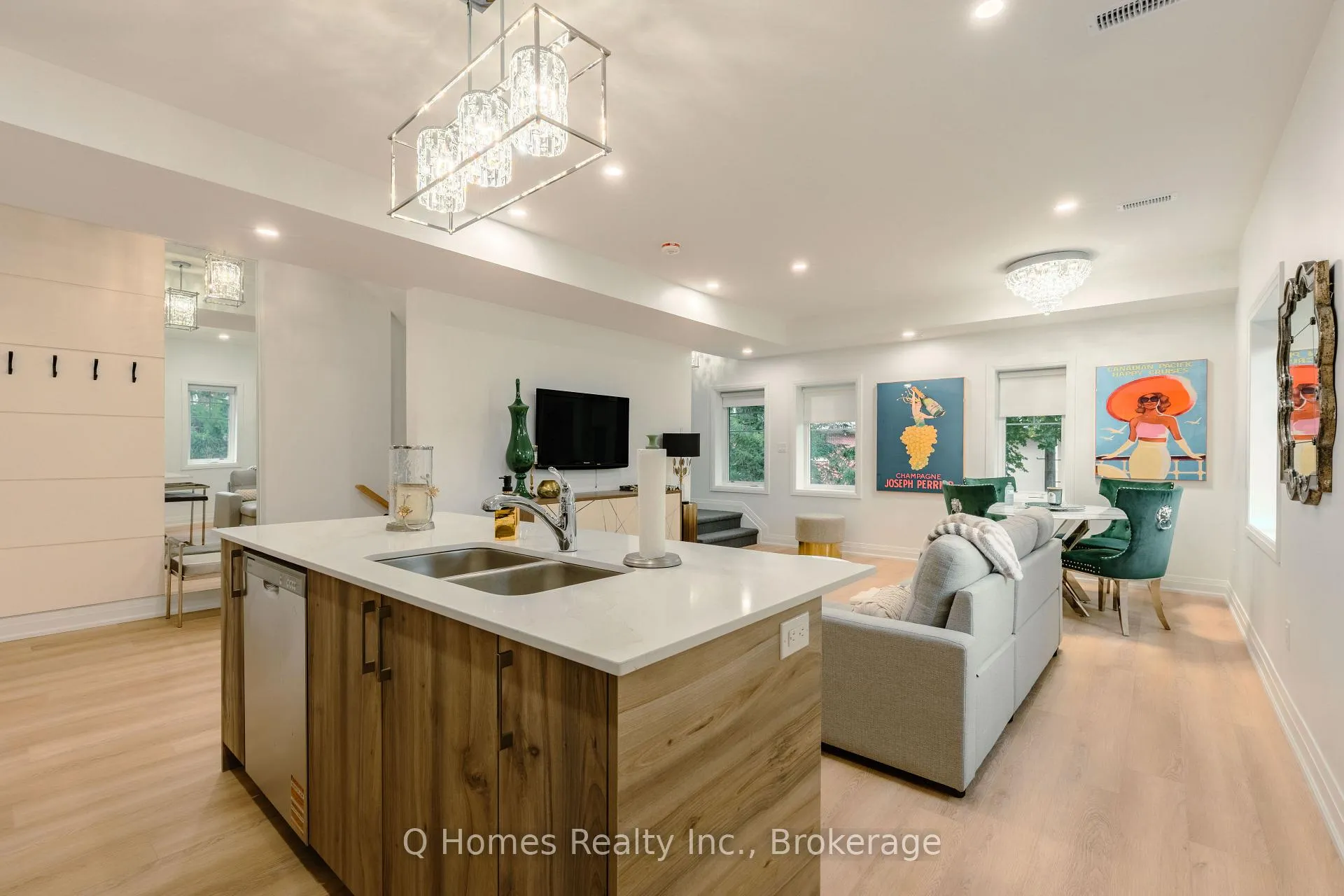 Photo 6 of Unit 6, 58 Mcnairn Avenue, Toronto, Bedford Park-Nortown — HOMEH
