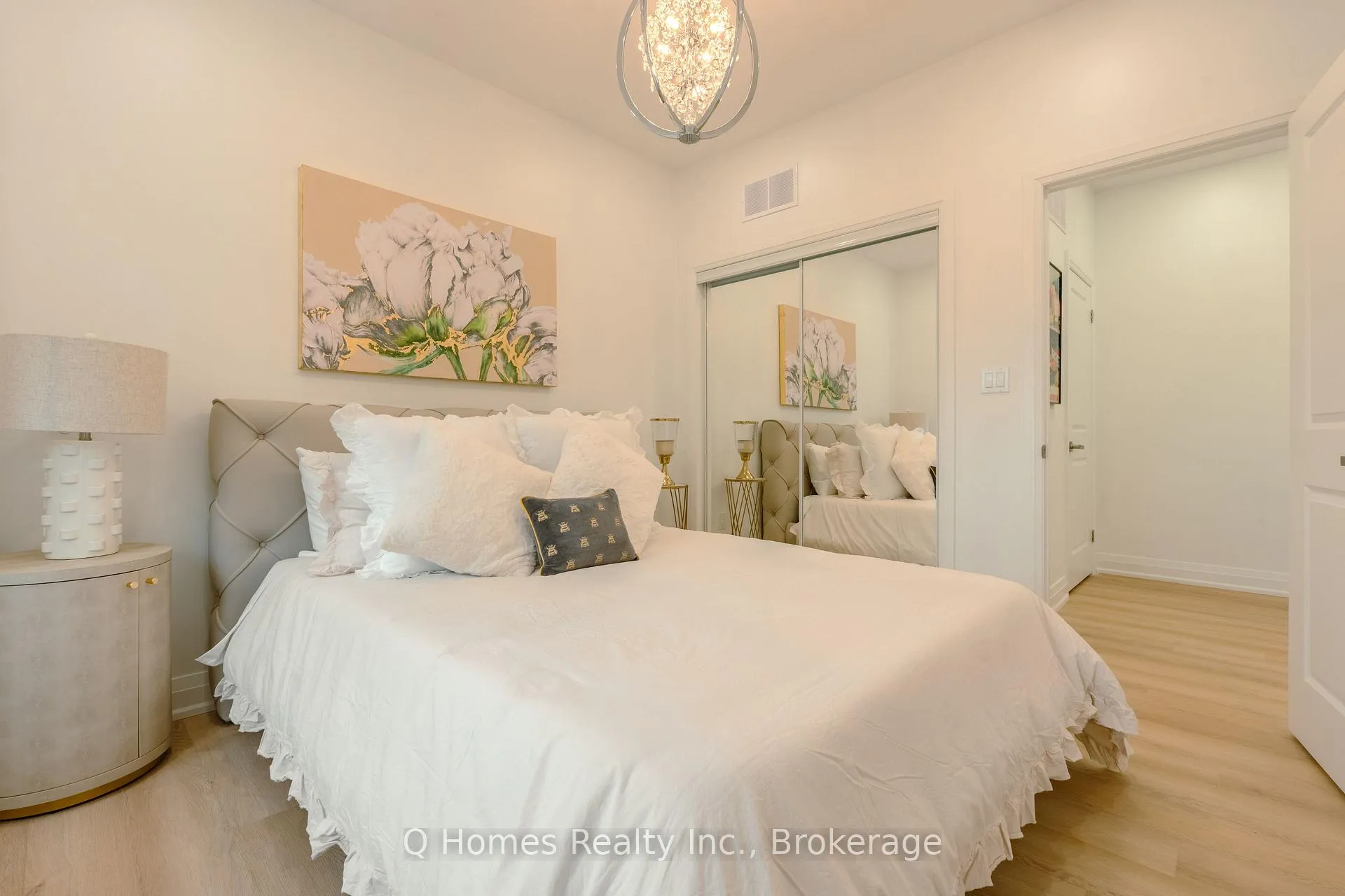 Photo 10 of Unit 6, 58 Mcnairn Avenue, Toronto, Bedford Park-Nortown — HOMEH