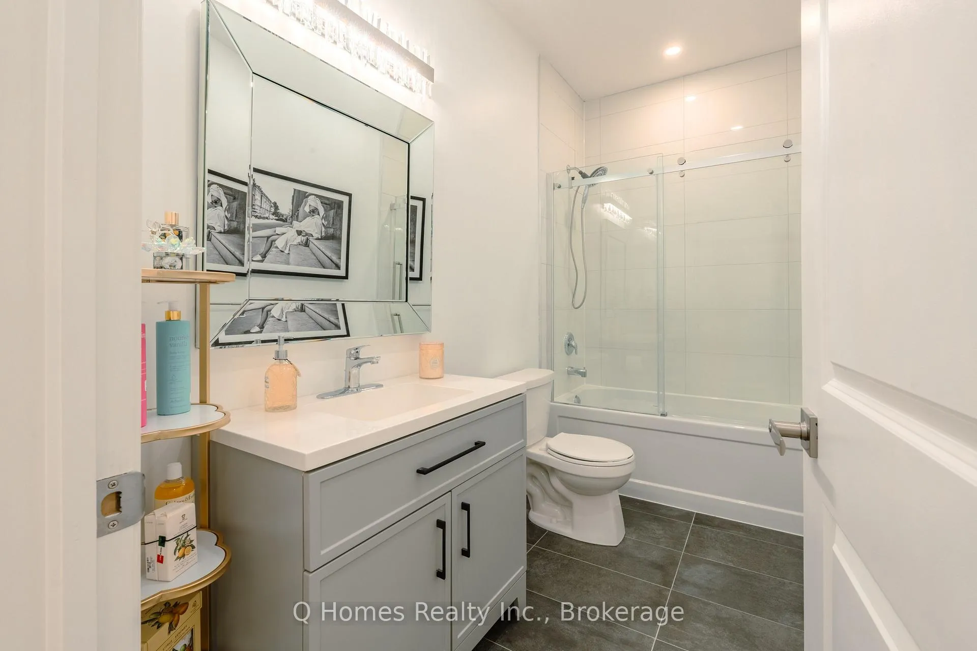 Photo 11 of Unit 6, 58 Mcnairn Avenue, Toronto, Bedford Park-Nortown — HOMEH