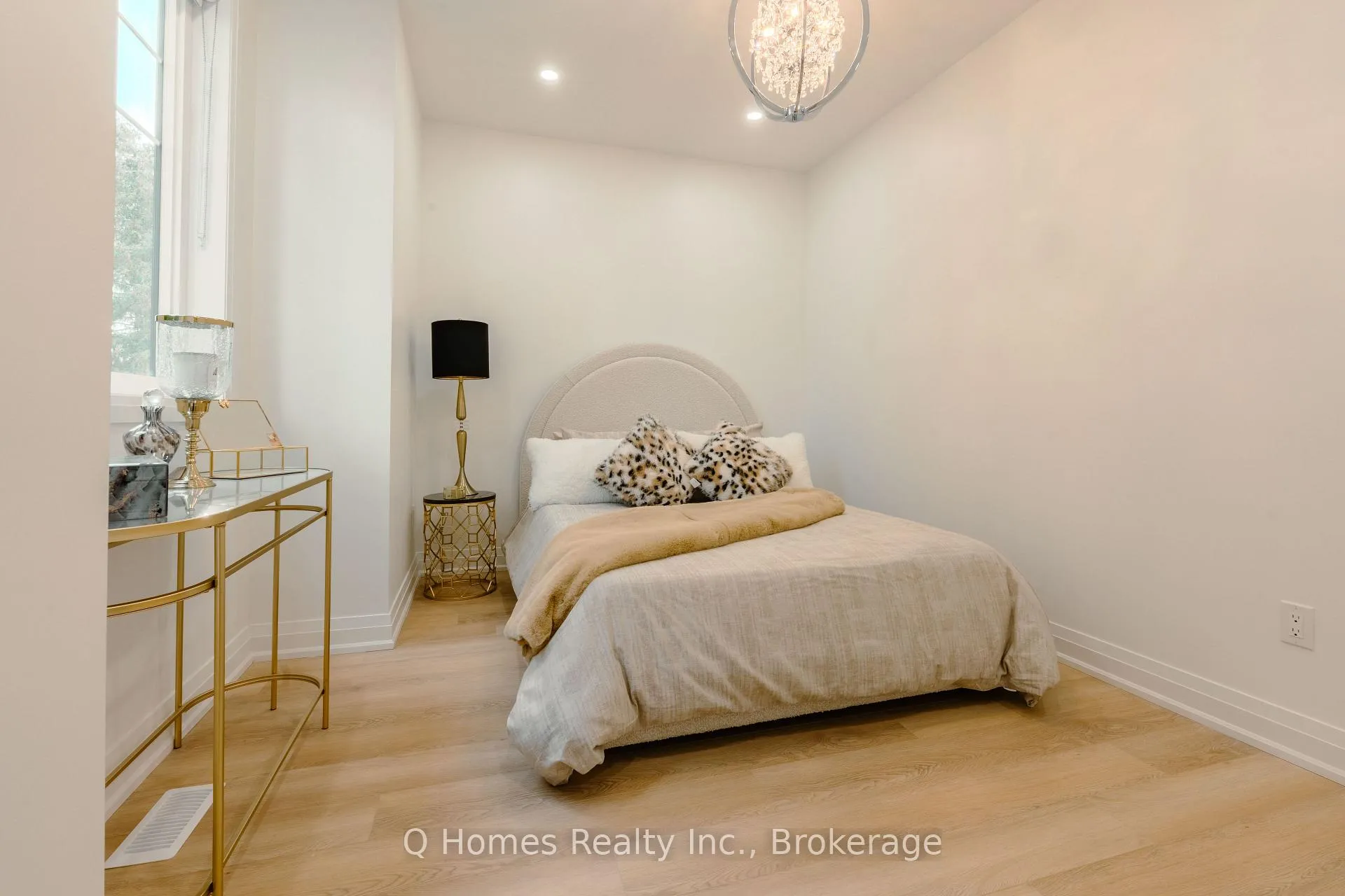 Photo 13 of Unit 6, 58 Mcnairn Avenue, Toronto, Bedford Park-Nortown — HOMEH