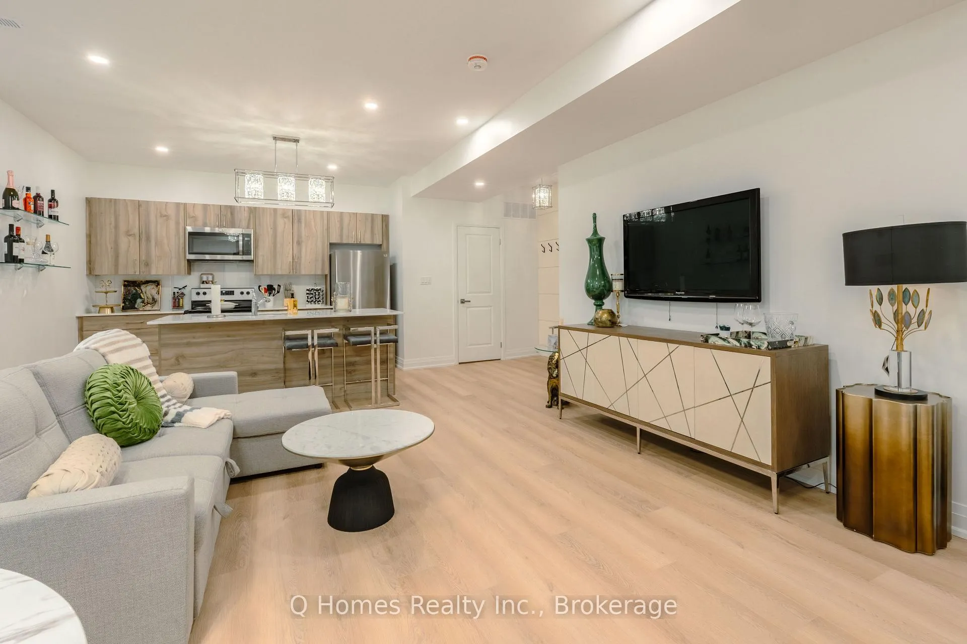 Photo 15 of Unit 6, 58 Mcnairn Avenue, Toronto, Bedford Park-Nortown — HOMEH