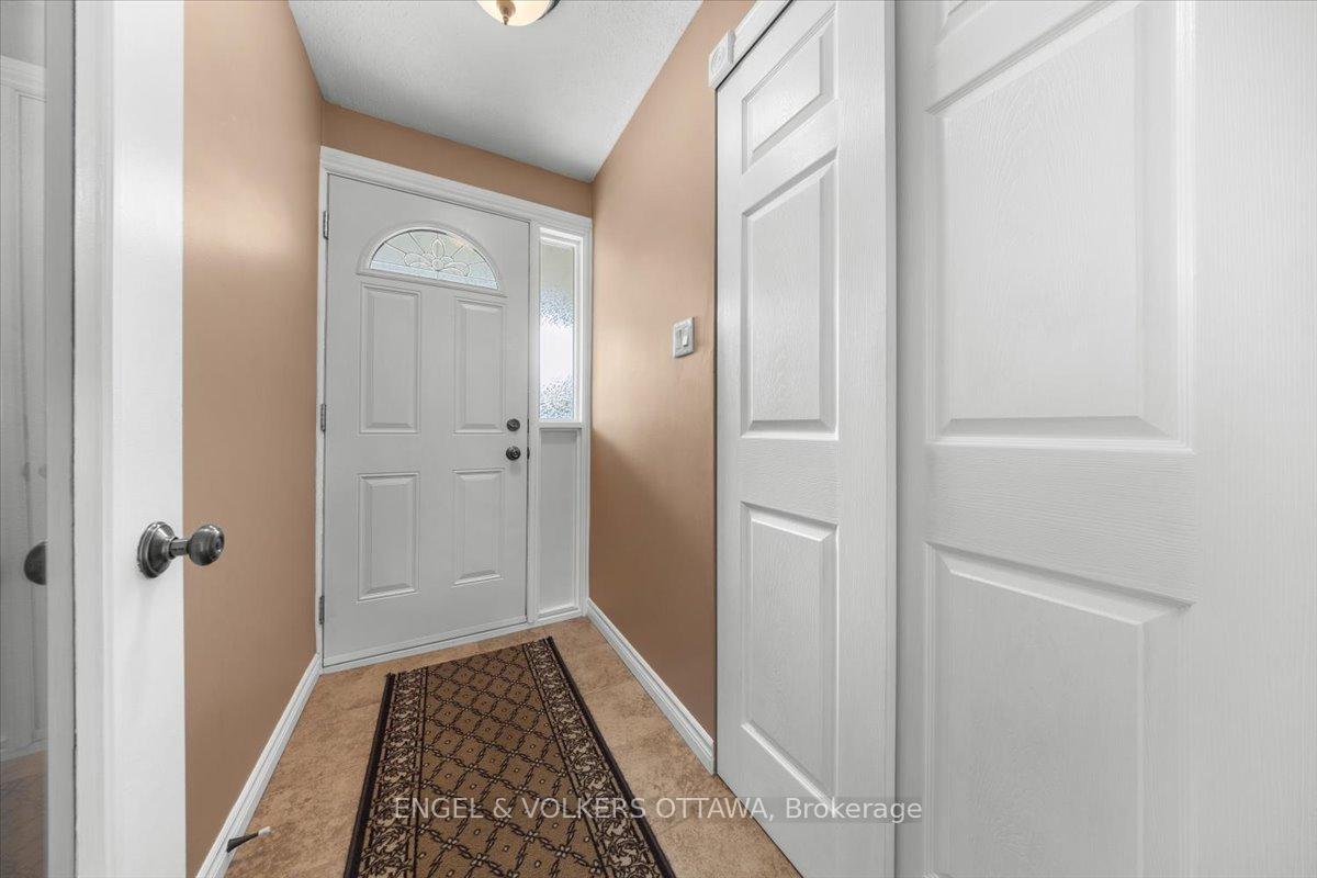 Photo 3 of 11 Ventnor Way, Ottawa, Barrhaven - Pheasant Run — HOMEH