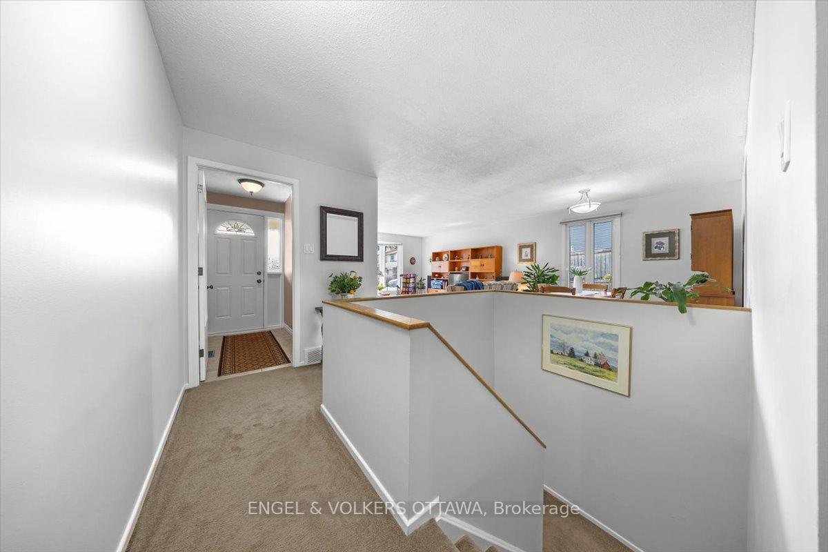 Photo 5 of 11 Ventnor Way, Ottawa, Barrhaven - Pheasant Run — HOMEH