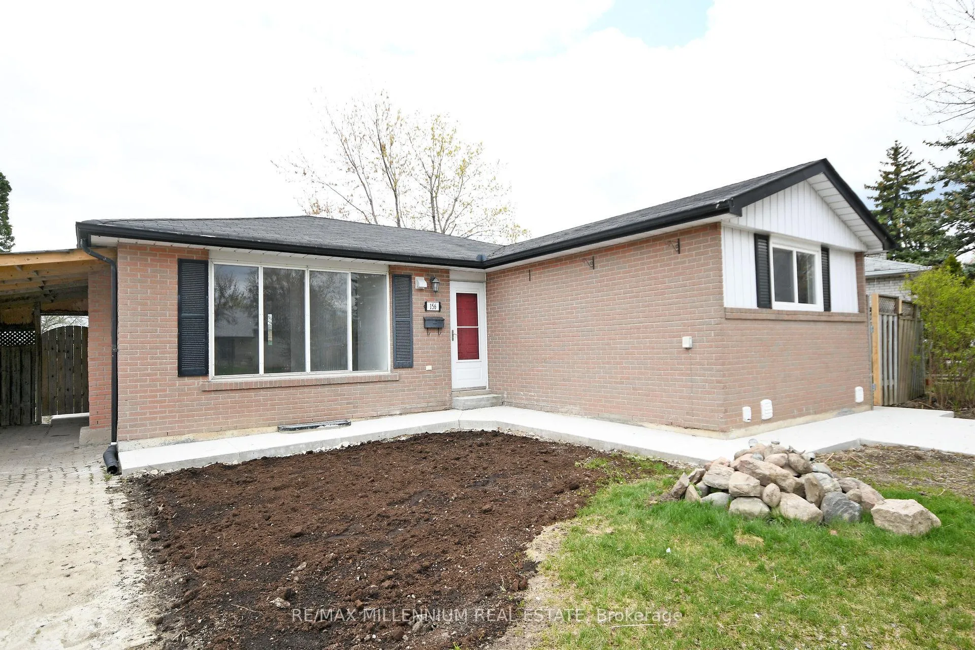 Photo 4 of 156 Folkstone Crescent, Brampton, Southgate — HOMEH