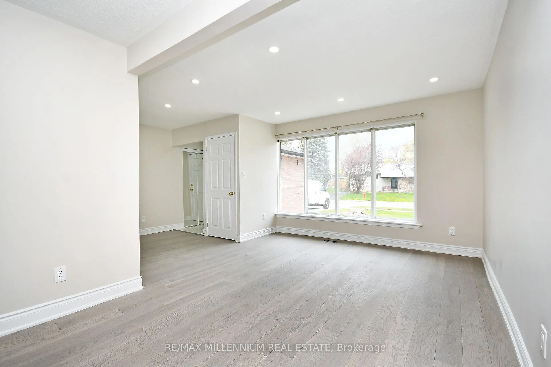 Photo 10 of 156 Folkstone Crescent, Brampton, Southgate — HOMEH