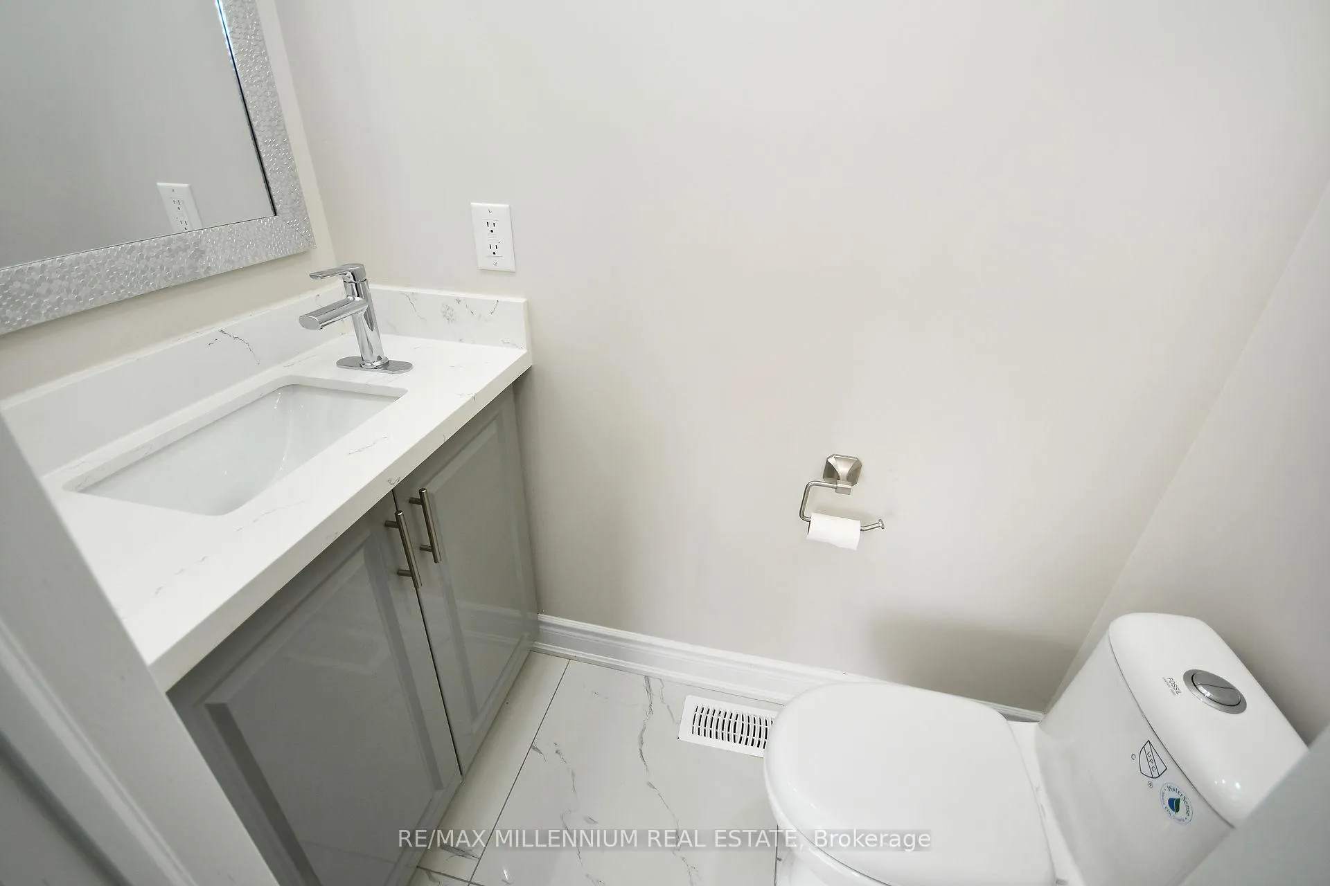 Photo 17 of 156 Folkstone Crescent, Brampton, Southgate — HOMEH