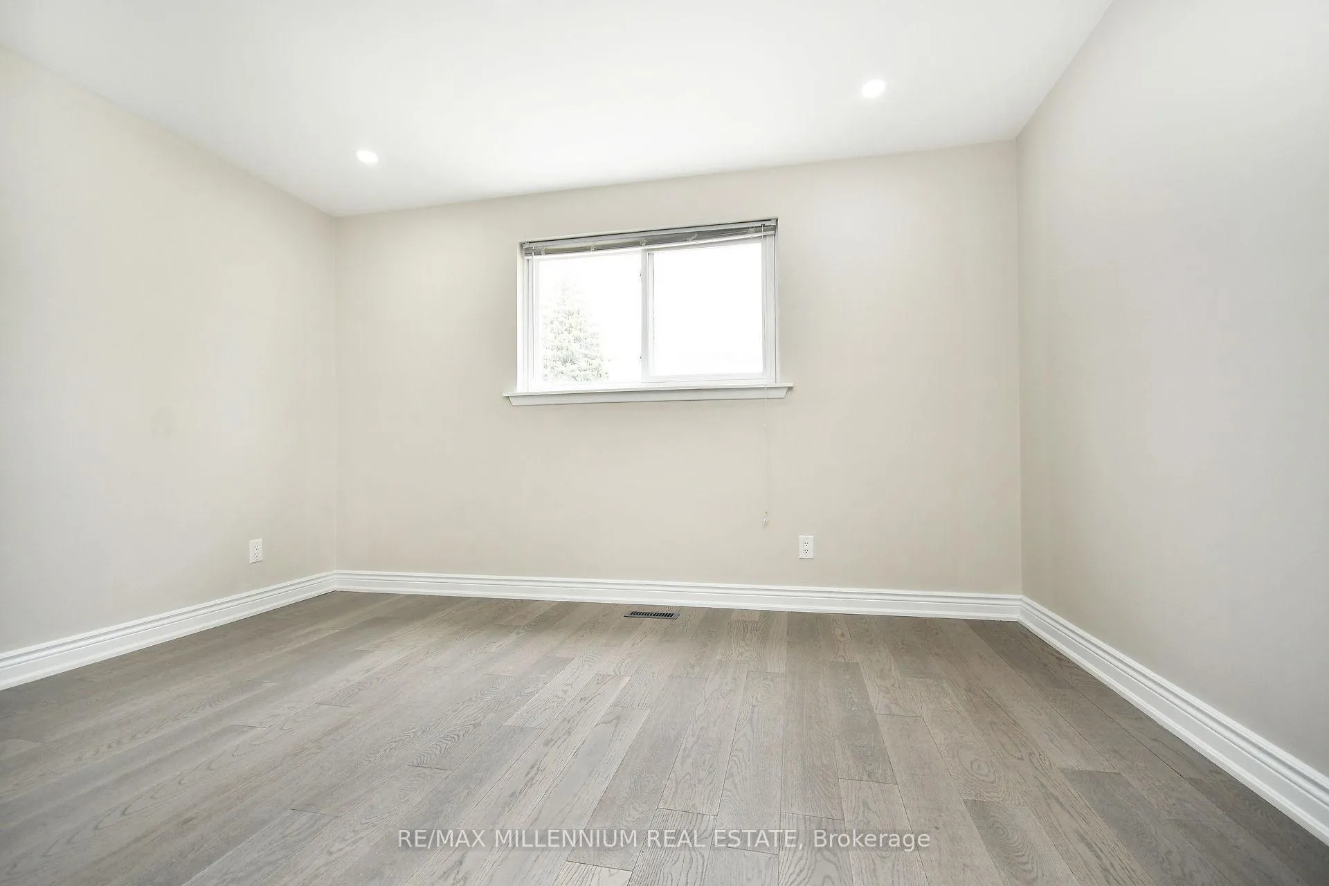 Photo 20 of 156 Folkstone Crescent, Brampton, Southgate — HOMEH