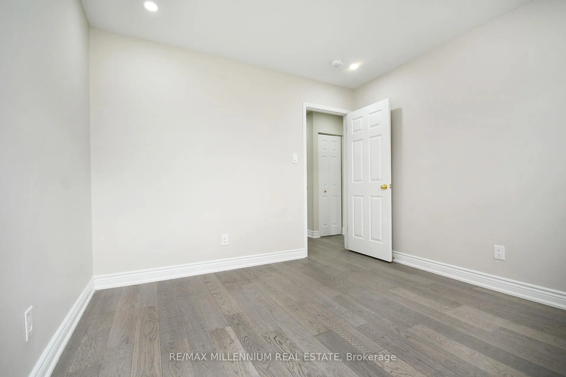 Photo 22 of 156 Folkstone Crescent, Brampton, Southgate — HOMEH