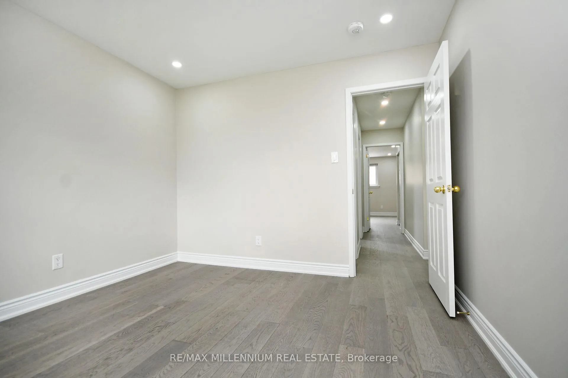 Photo 25 of 156 Folkstone Crescent, Brampton, Southgate — HOMEH