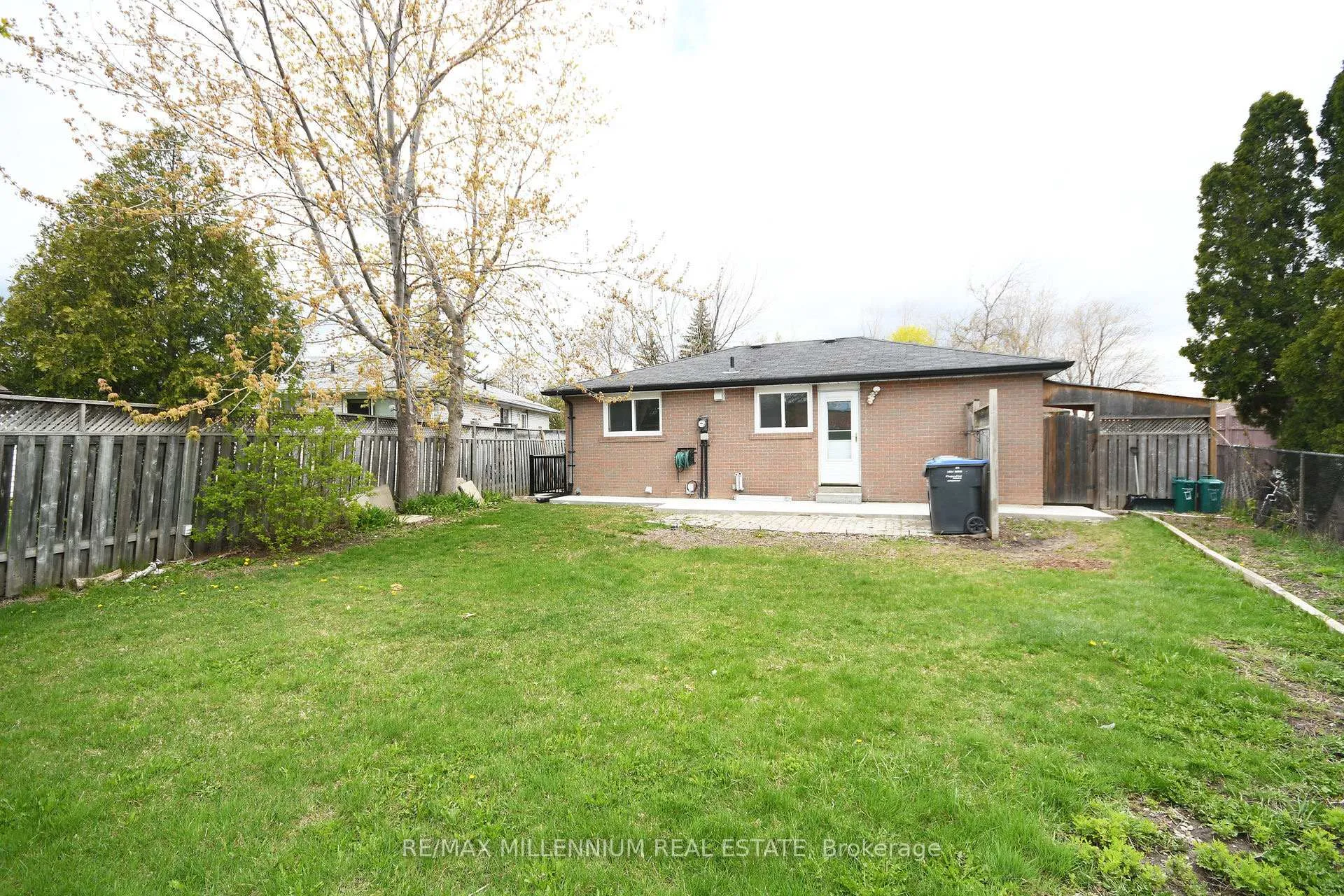 Photo 29 of 156 Folkstone Crescent, Brampton, Southgate — HOMEH
