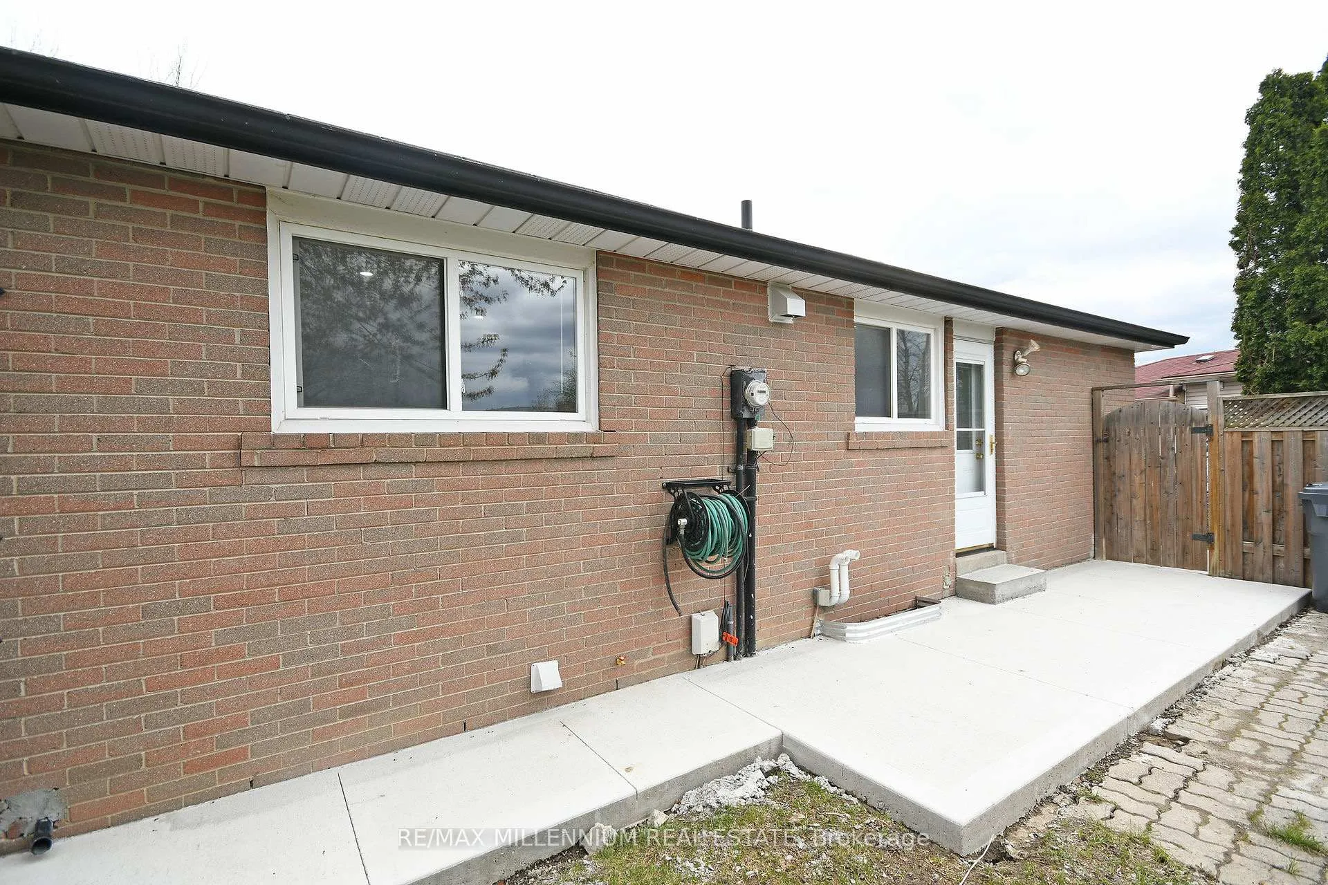 Photo 31 of 156 Folkstone Crescent, Brampton, Southgate — HOMEH