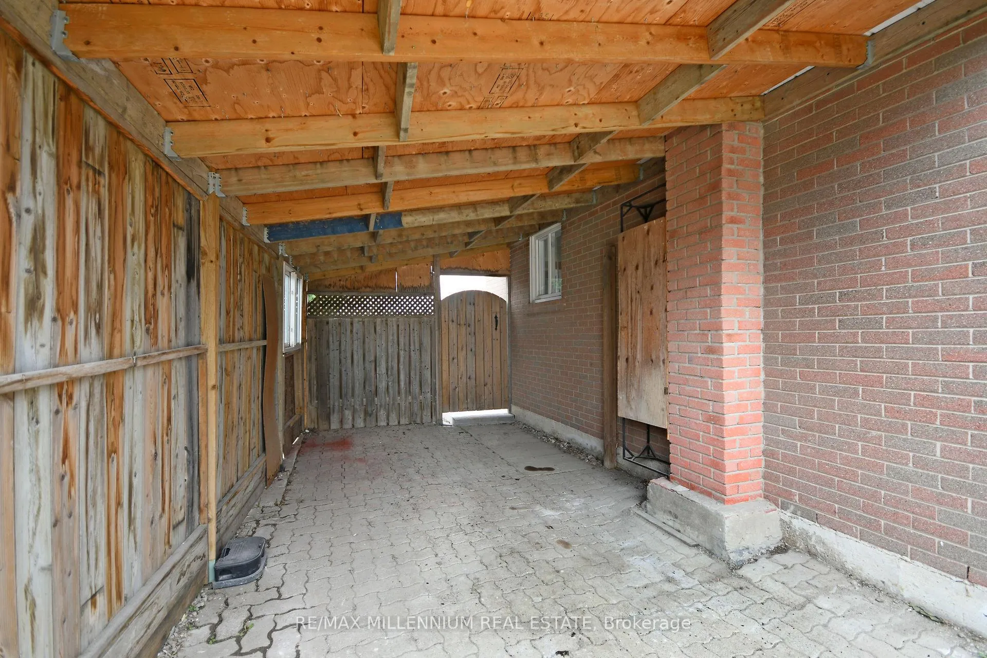 Photo 34 of 156 Folkstone Crescent, Brampton, Southgate — HOMEH