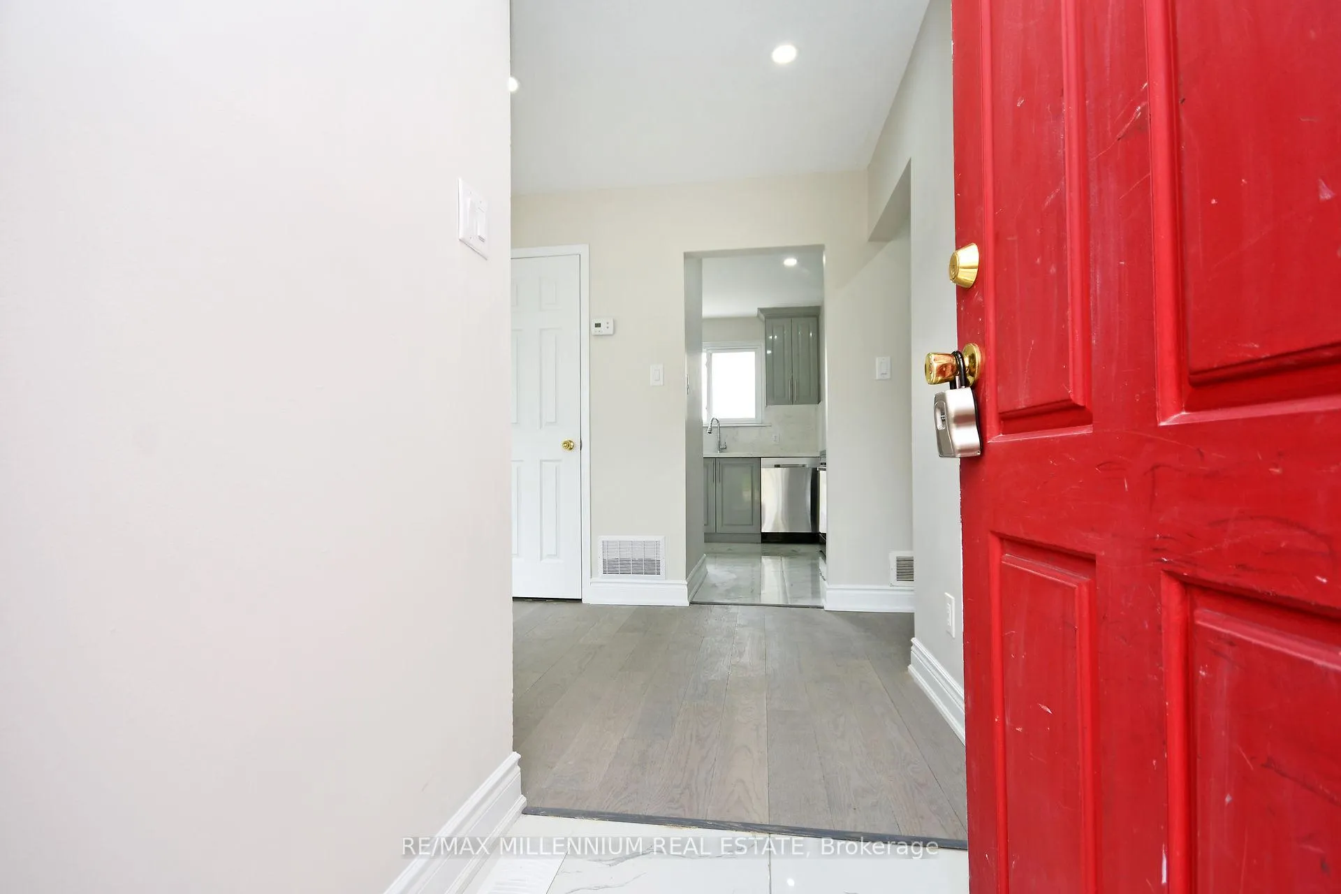 Photo 35 of 156 Folkstone Crescent, Brampton, Southgate — HOMEH