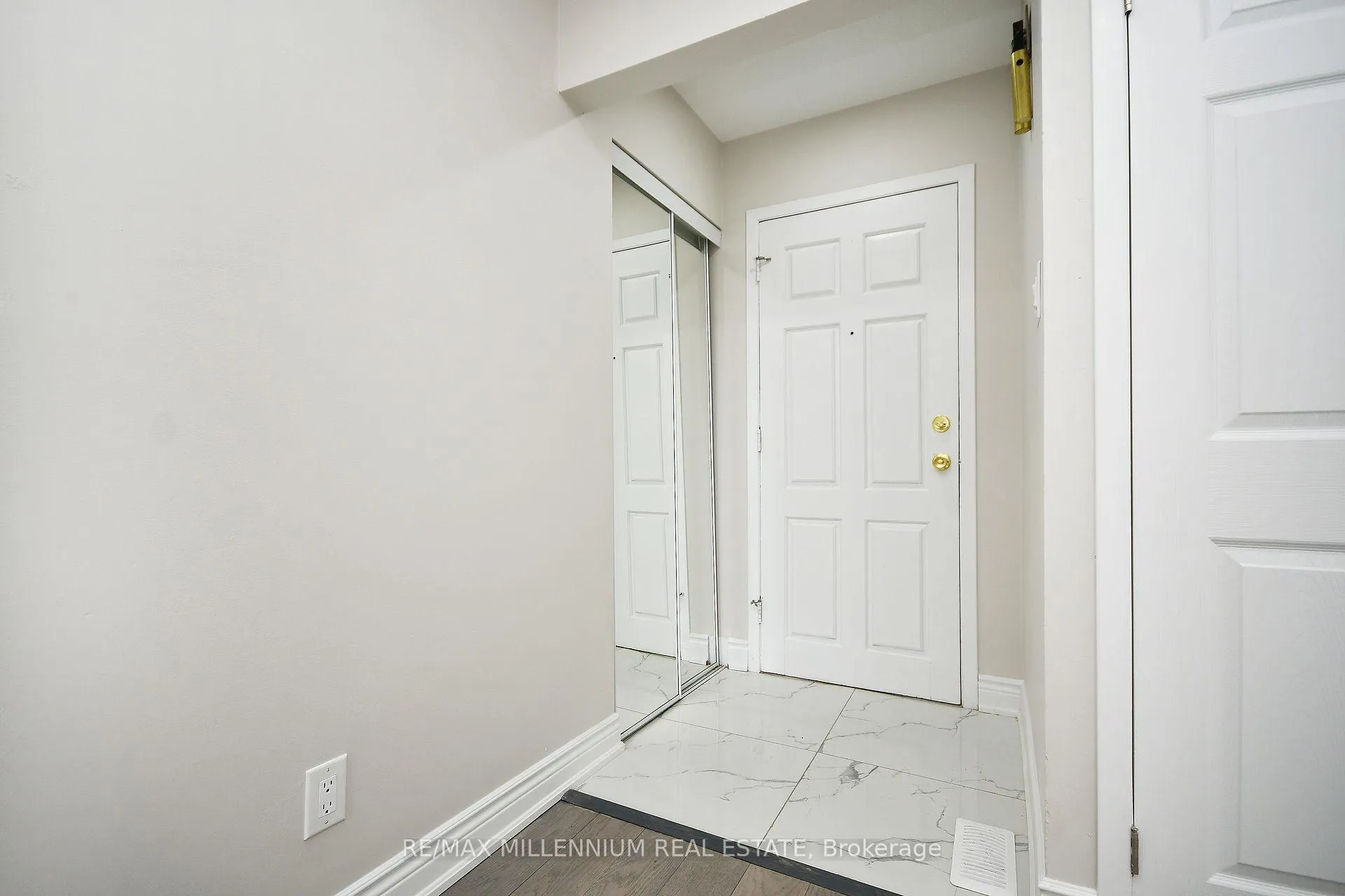 Photo 36 of 156 Folkstone Crescent, Brampton, Southgate — HOMEH