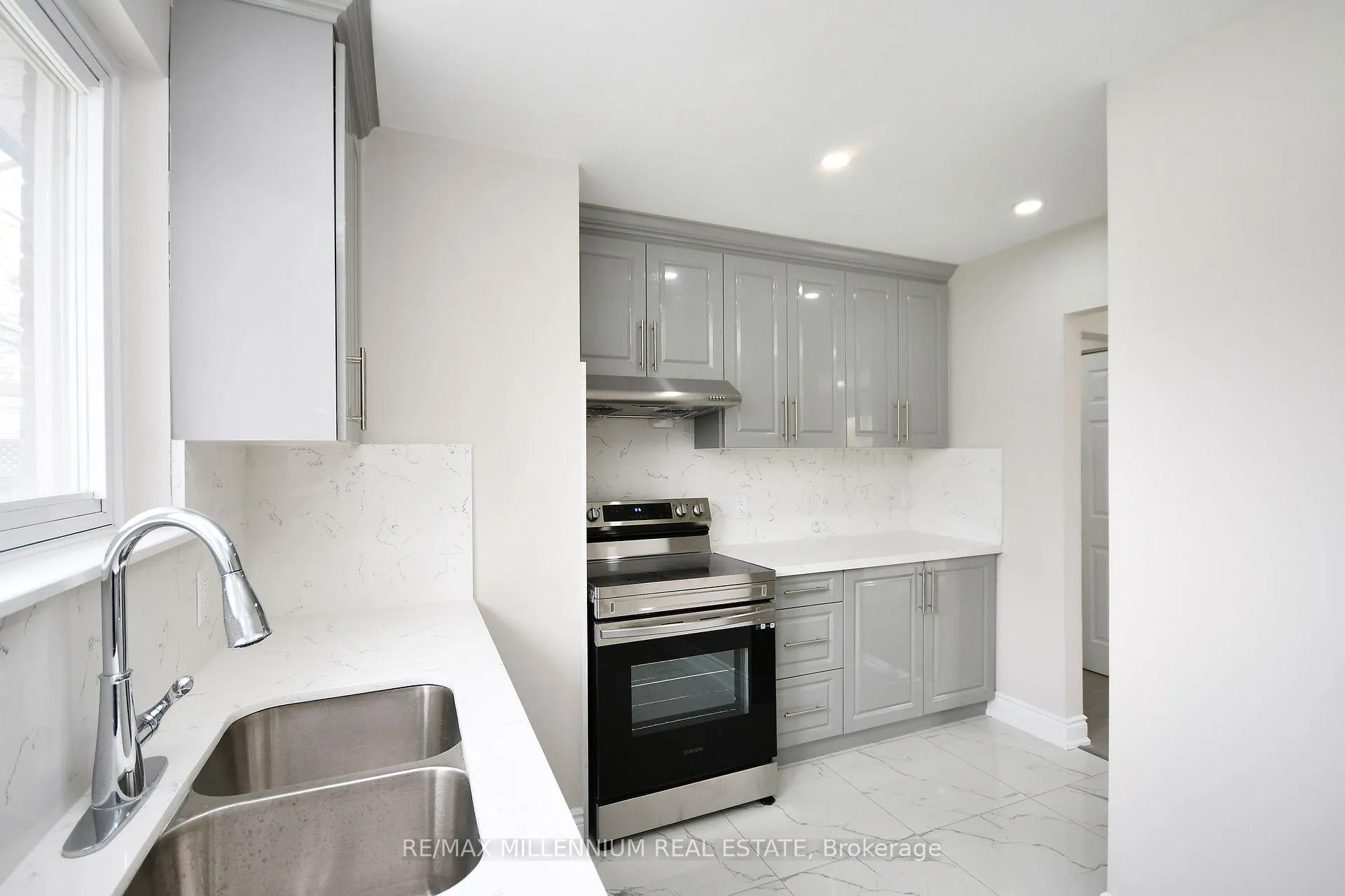 Photo 38 of 156 Folkstone Crescent, Brampton, Southgate — HOMEH