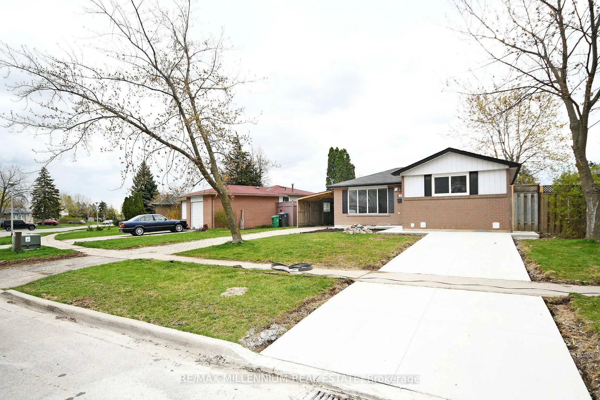 Photo 40 of 156 Folkstone Crescent, Brampton, Southgate — HOMEH