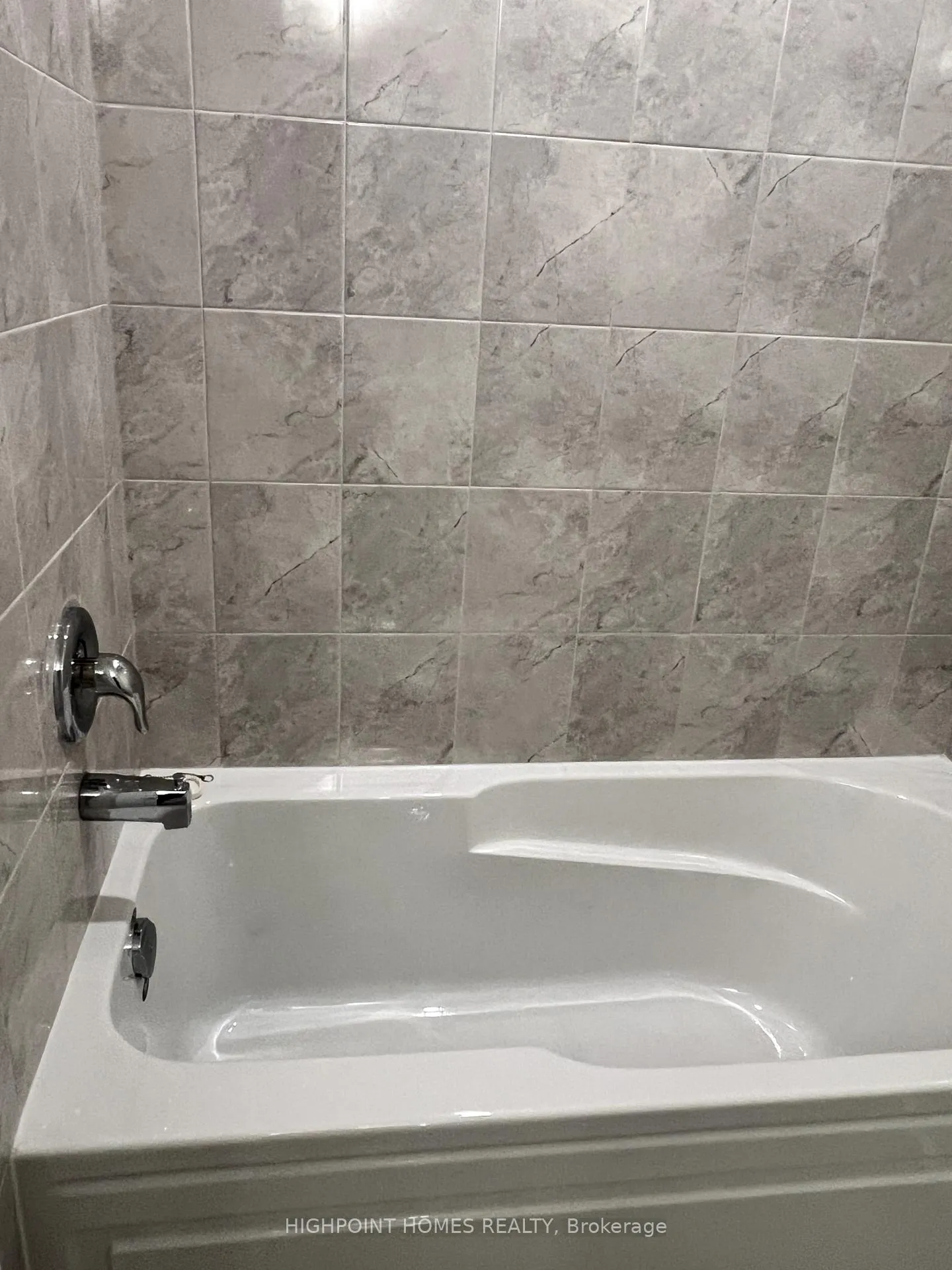 Photo 12 of 11 Lemon Avenue, Thorold, Hurricane/Merrittville — HOMEH