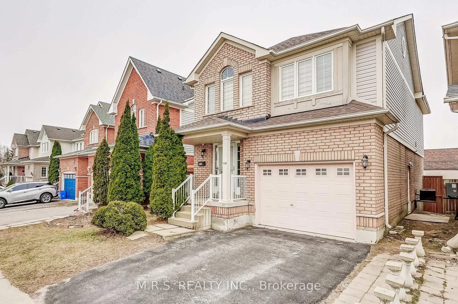 Photo 2 of 1528 Sarasota Crescent, Oshawa, Samac — HOMEH