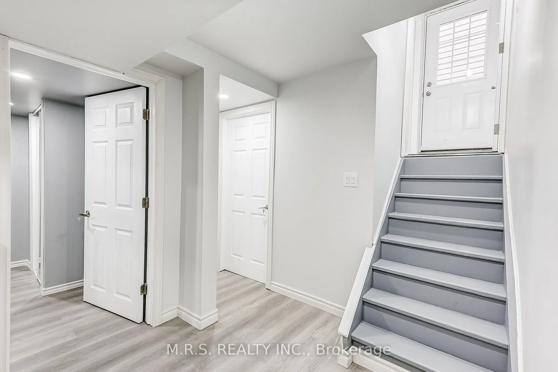 Photo 5 of 1528 Sarasota Crescent, Oshawa, Samac — HOMEH