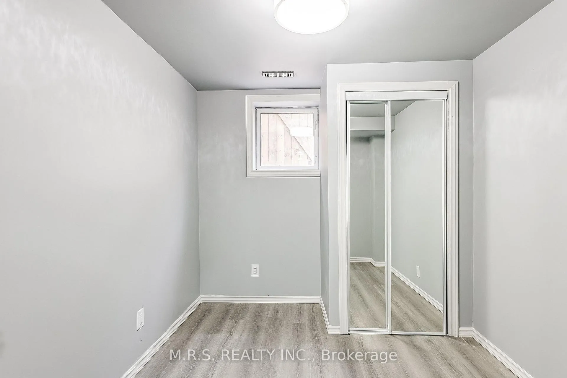 Photo 13 of 1528 Sarasota Crescent, Oshawa, Samac — HOMEH