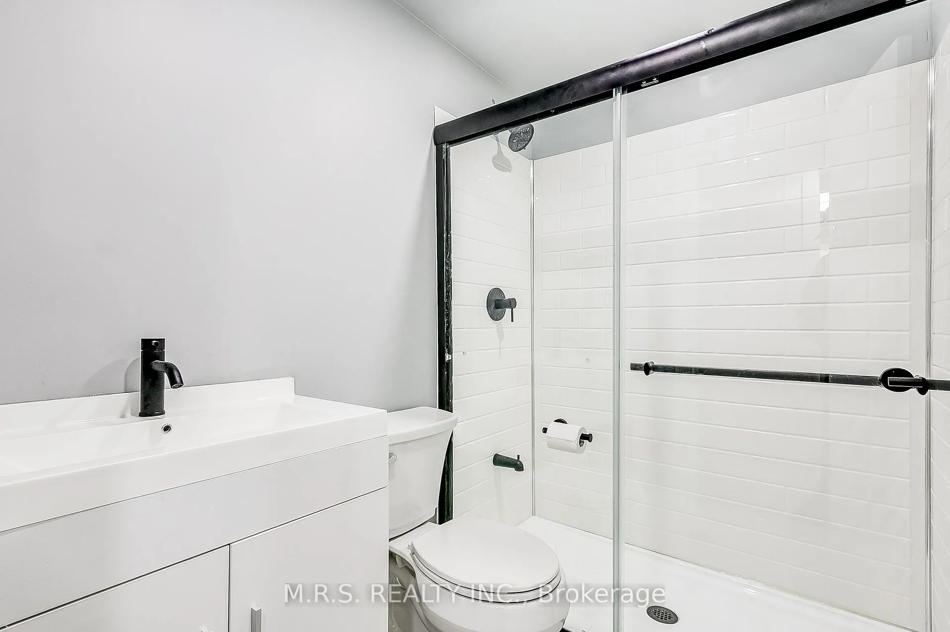 Photo 15 of 1528 Sarasota Crescent, Oshawa, Samac — HOMEH