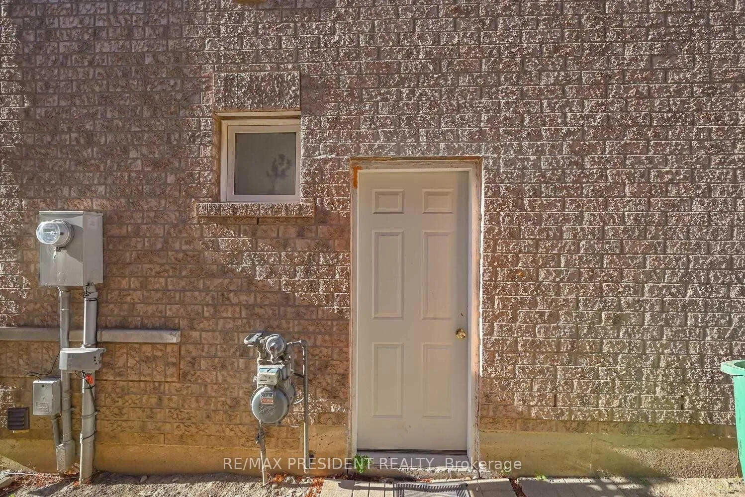 Photo 2 of Unit Basement, 27 Dunure Crescent, Brampton, Fletcher's Meadow — HOMEH