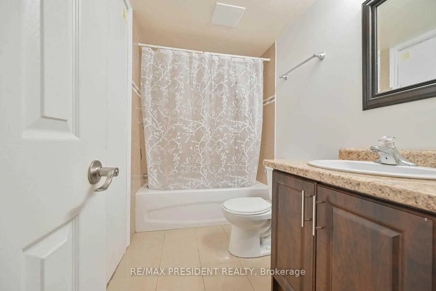 Photo 6 of Unit Basement, 27 Dunure Crescent, Brampton, Fletcher's Meadow — HOMEH