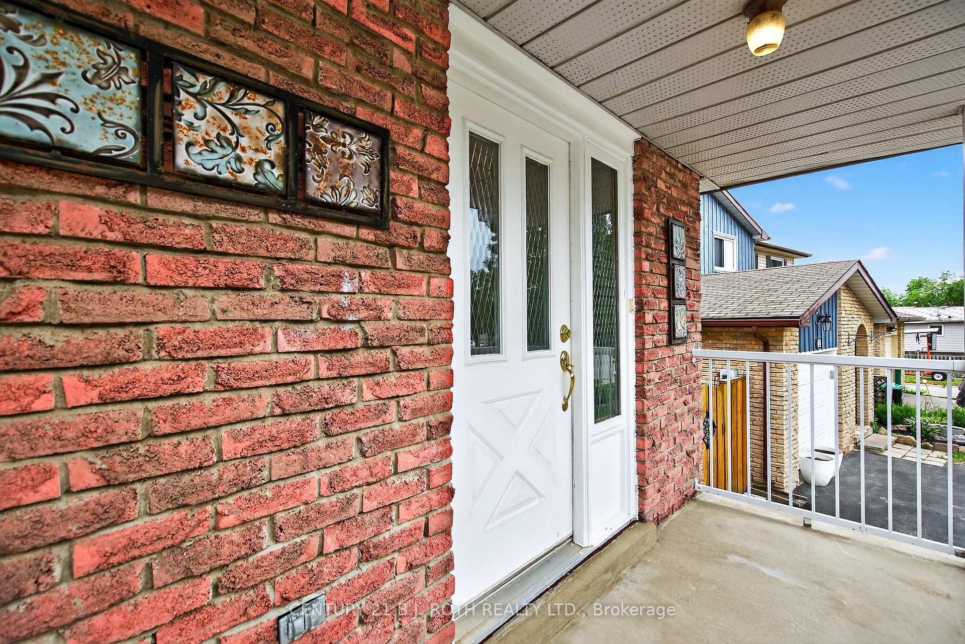 Photo 4 of 120 Kozlov Street, Barrie, Sunnidale — HOMEH