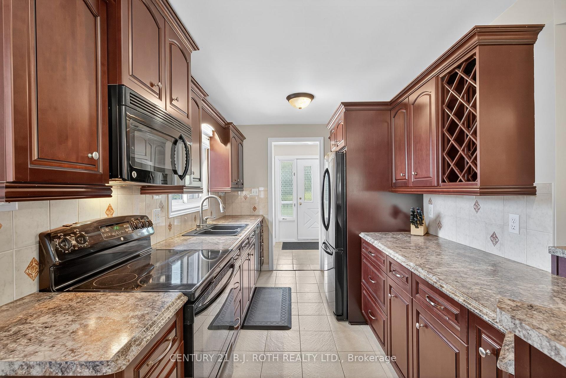 Photo 16 of 120 Kozlov Street, Barrie, Sunnidale — HOMEH