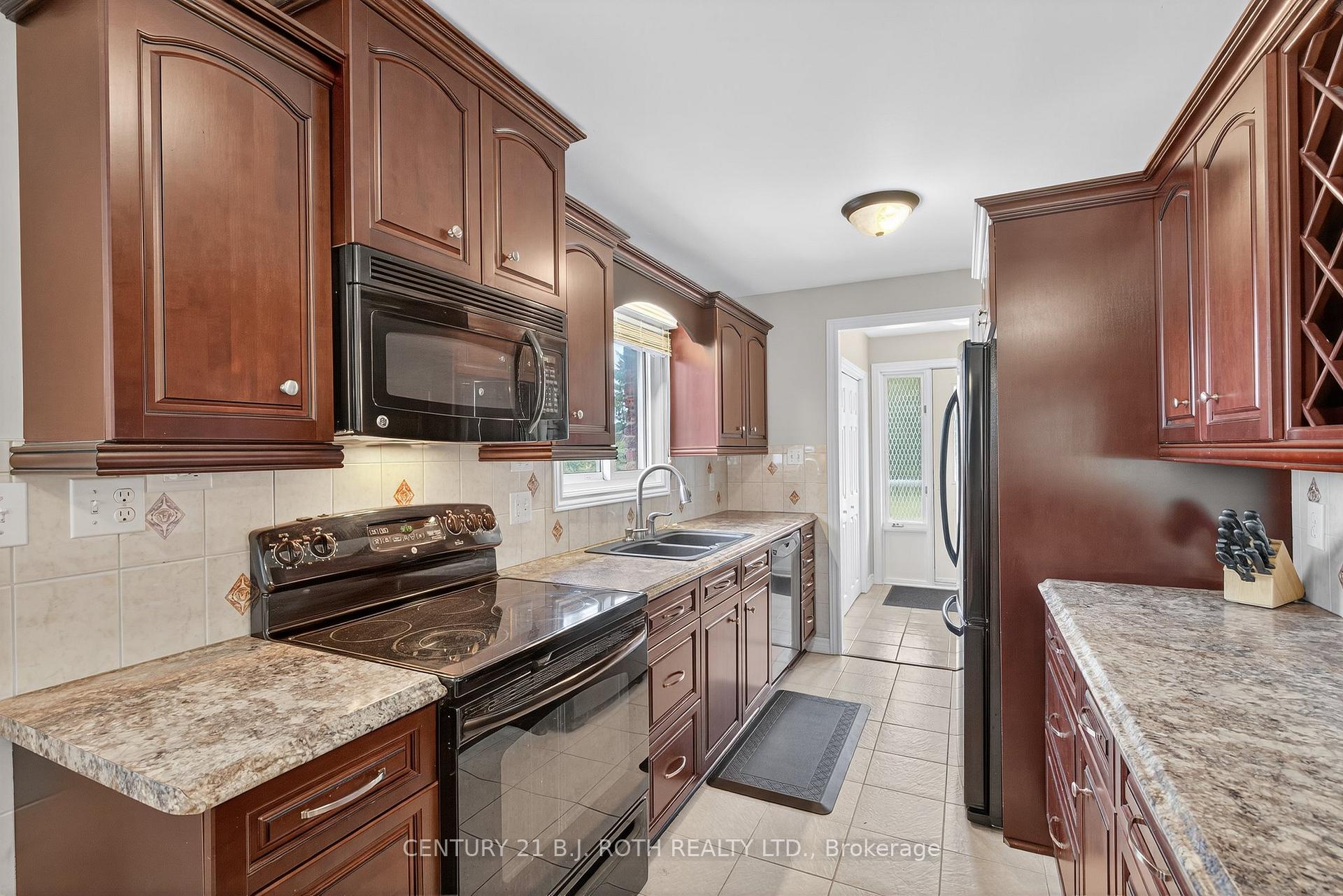 Photo 17 of 120 Kozlov Street, Barrie, Sunnidale — HOMEH