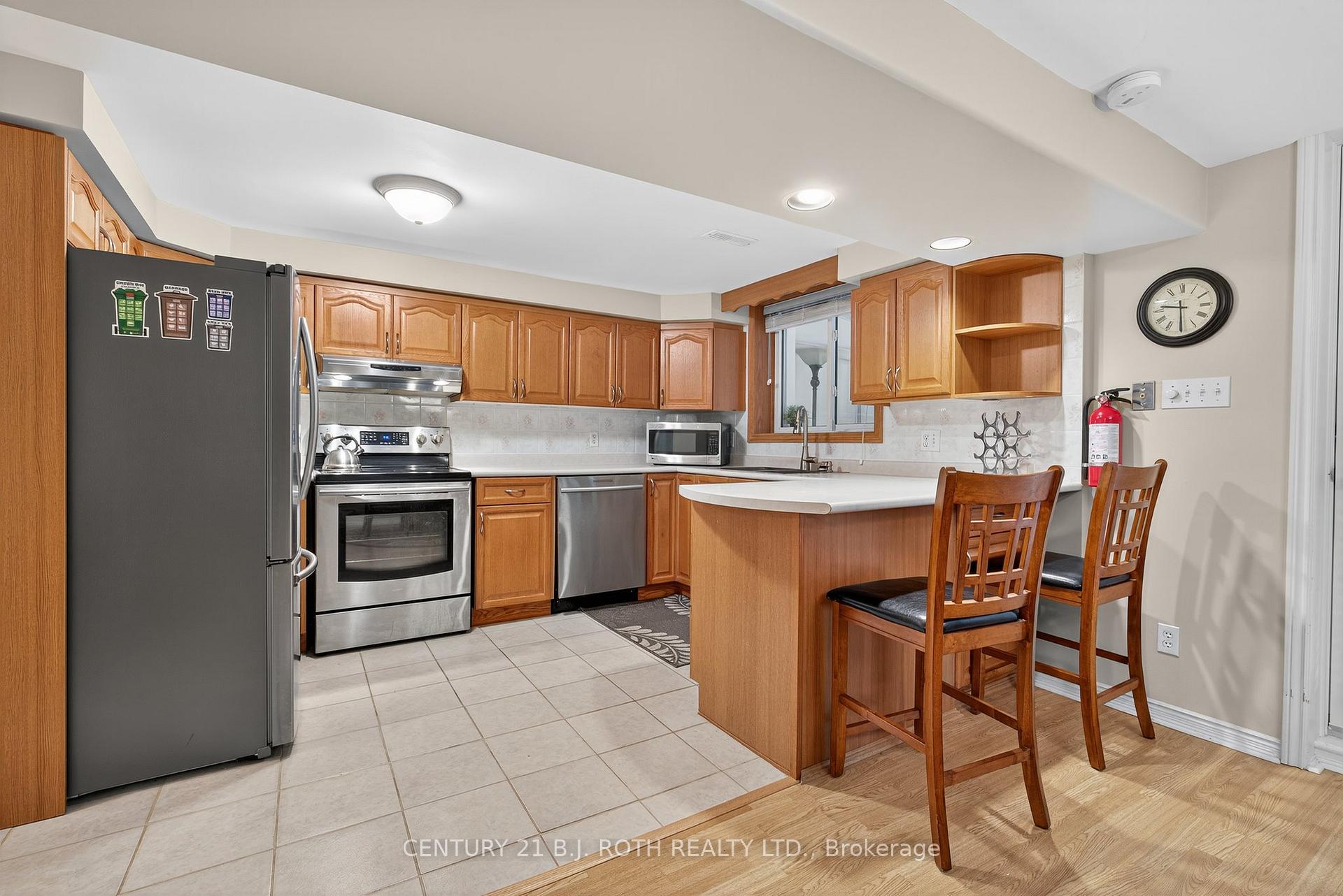 Photo 32 of 120 Kozlov Street, Barrie, Sunnidale — HOMEH