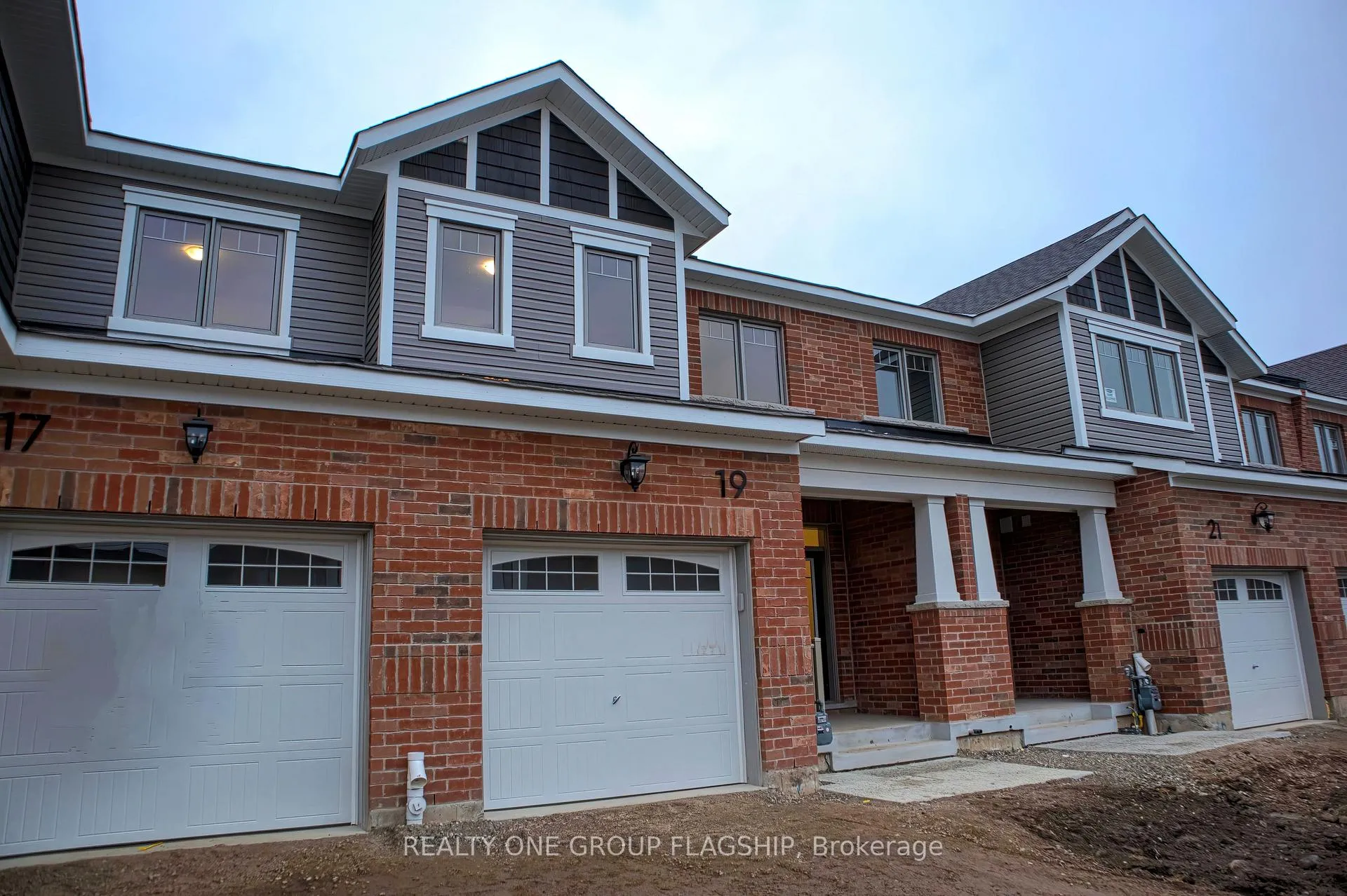 Front of 19 Histand Trail