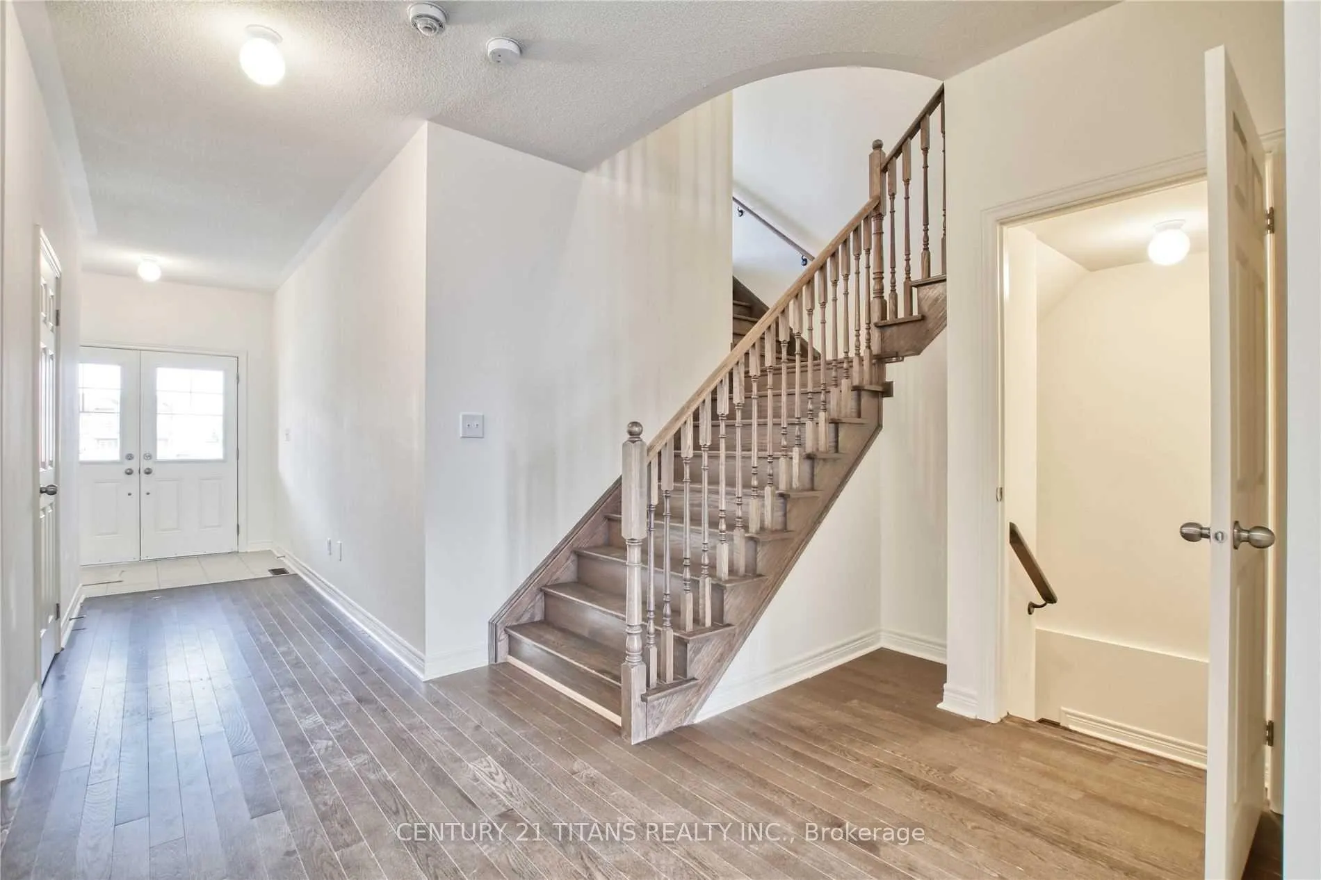 Photo 4 of Unit E #2, 672 Krawchuk Crescent E, Oshawa, Eastdale — HOMEH