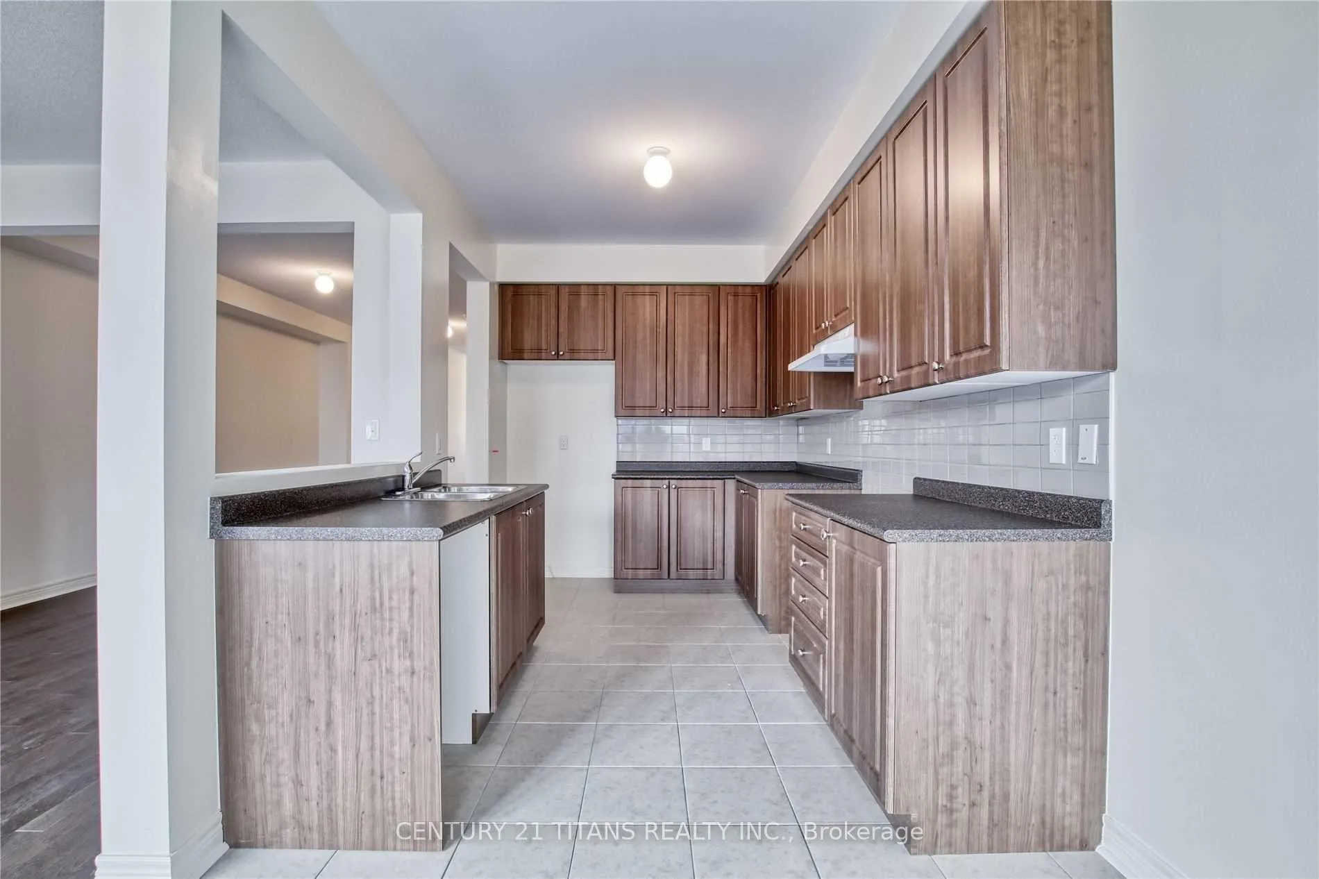 Photo 11 of Unit E #2, 672 Krawchuk Crescent E, Oshawa, Eastdale — HOMEH
