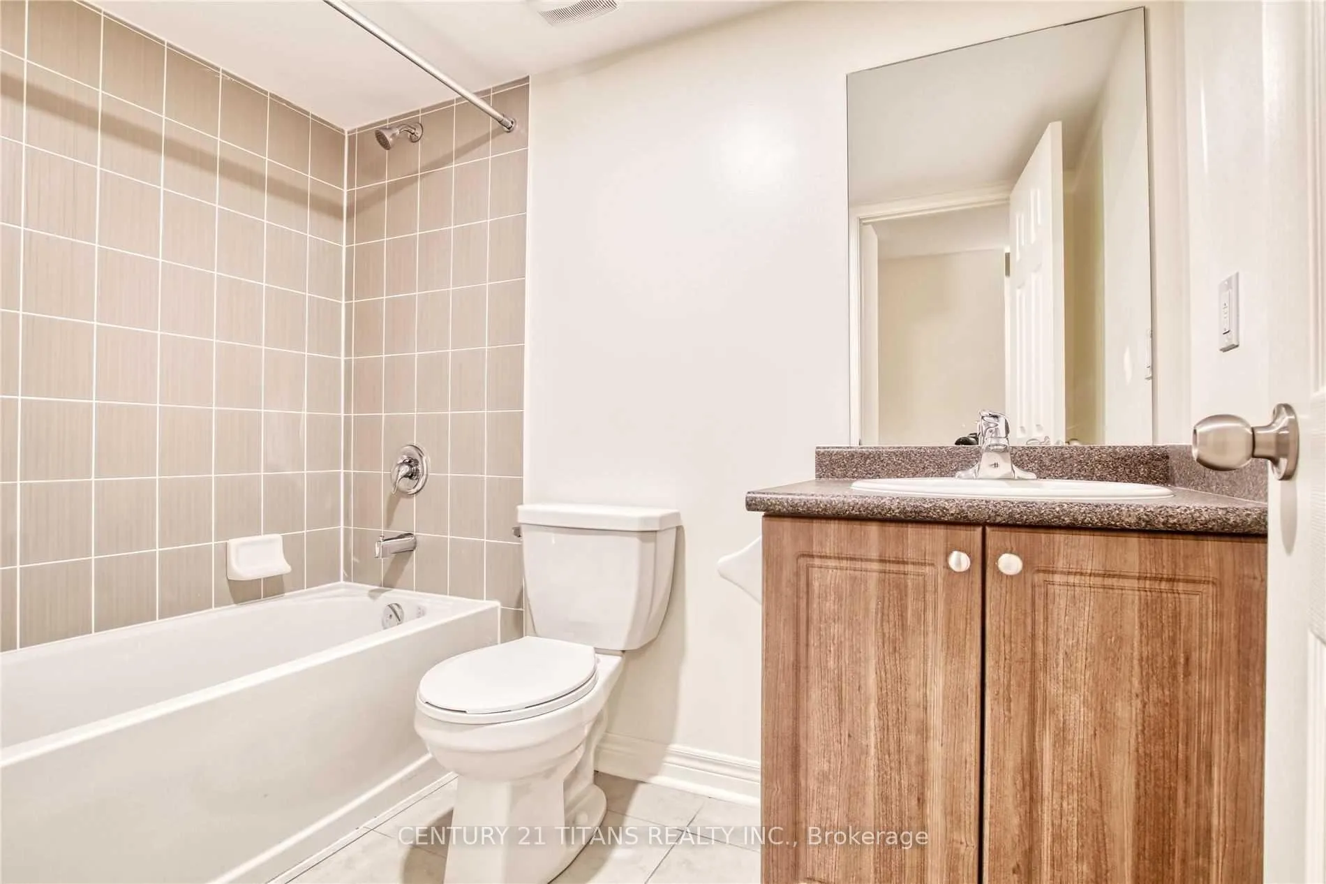 Photo 15 of Unit E #2, 672 Krawchuk Crescent E, Oshawa, Eastdale — HOMEH
