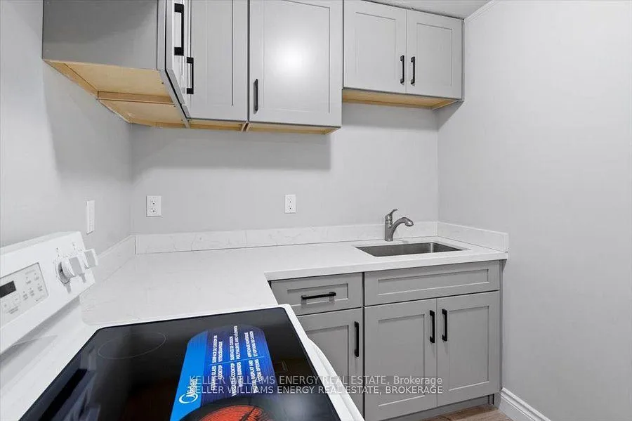Photo 4 of Unit B, 142 Simcoe Street, Oshawa, O'Neill — HOMEH