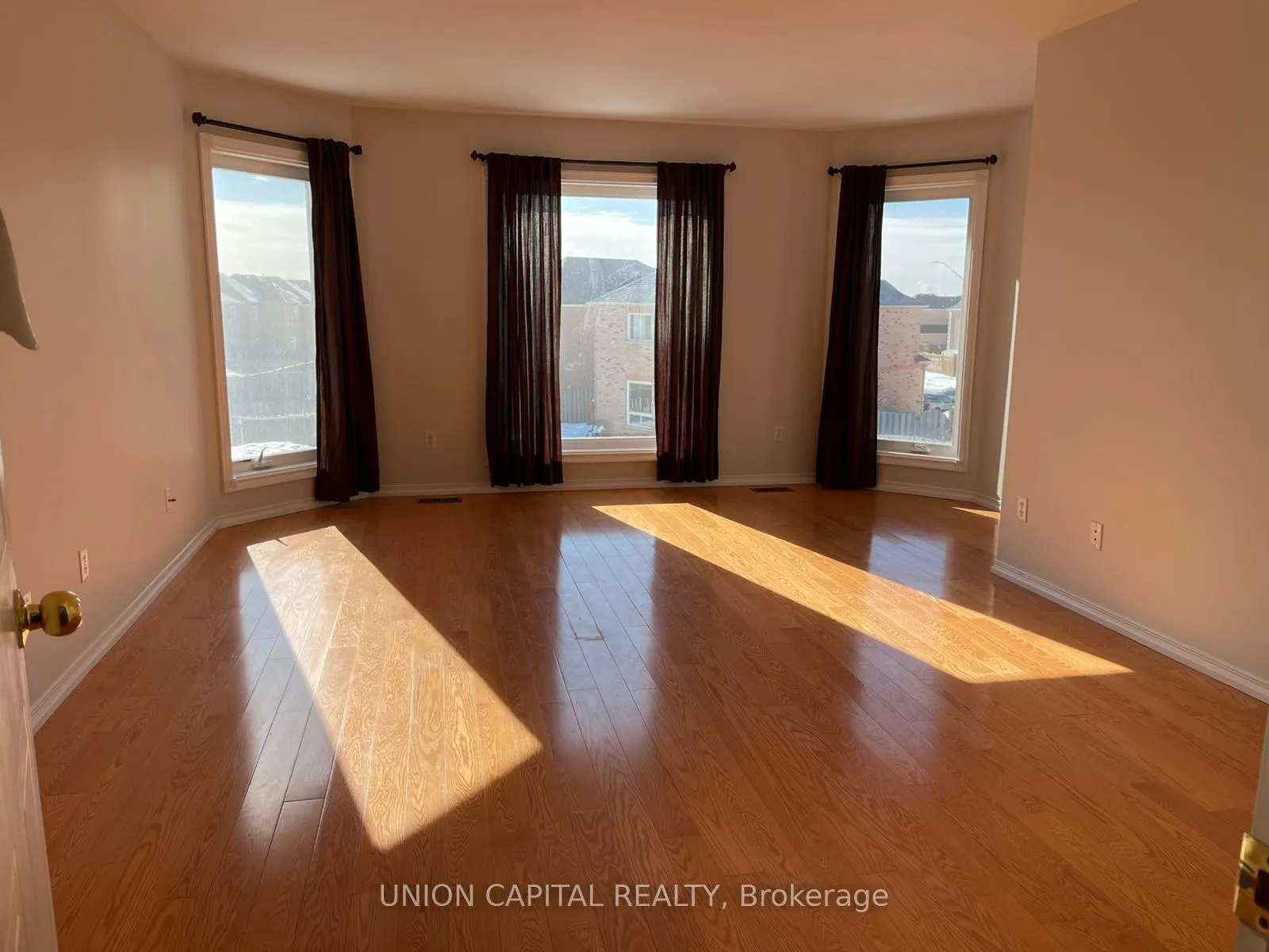 Photo 3 of Unit 2nd Floor, 19 Devonshire Avenue, Markham, Milliken Mills East — HOMEH