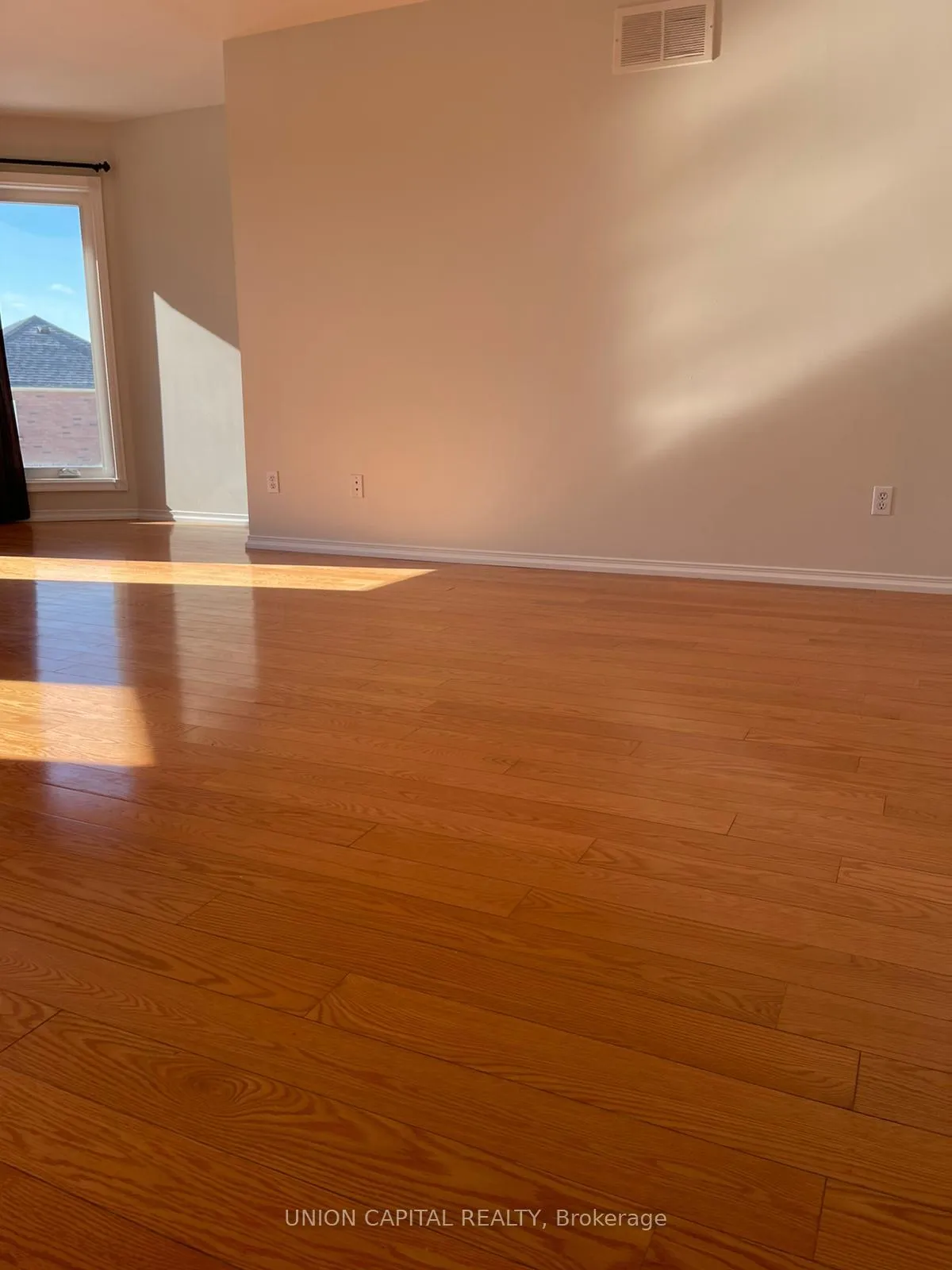 Photo 4 of Unit 2nd Floor, 19 Devonshire Avenue, Markham, Milliken Mills East — HOMEH
